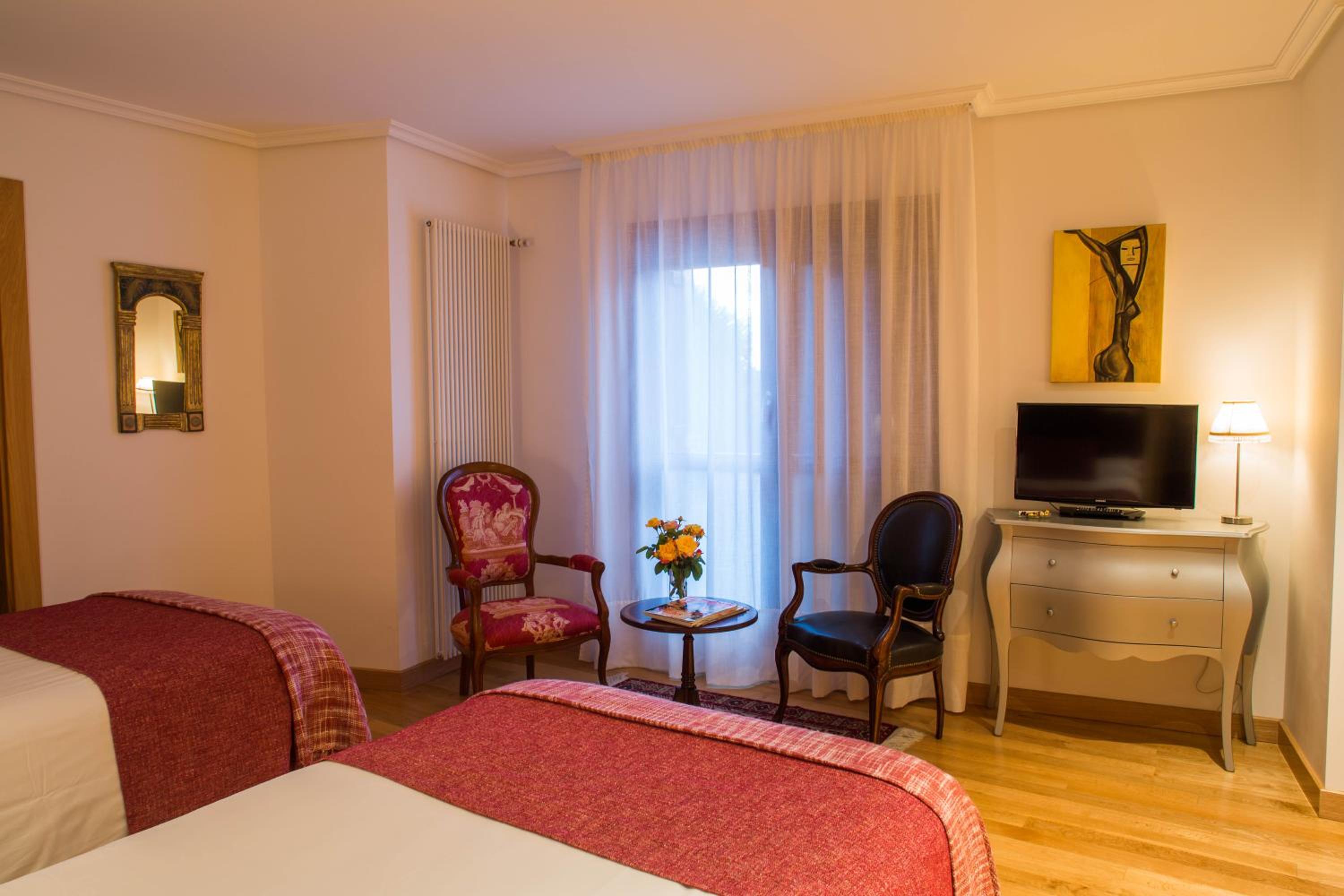 Superior Double or Twin Room photo 3
