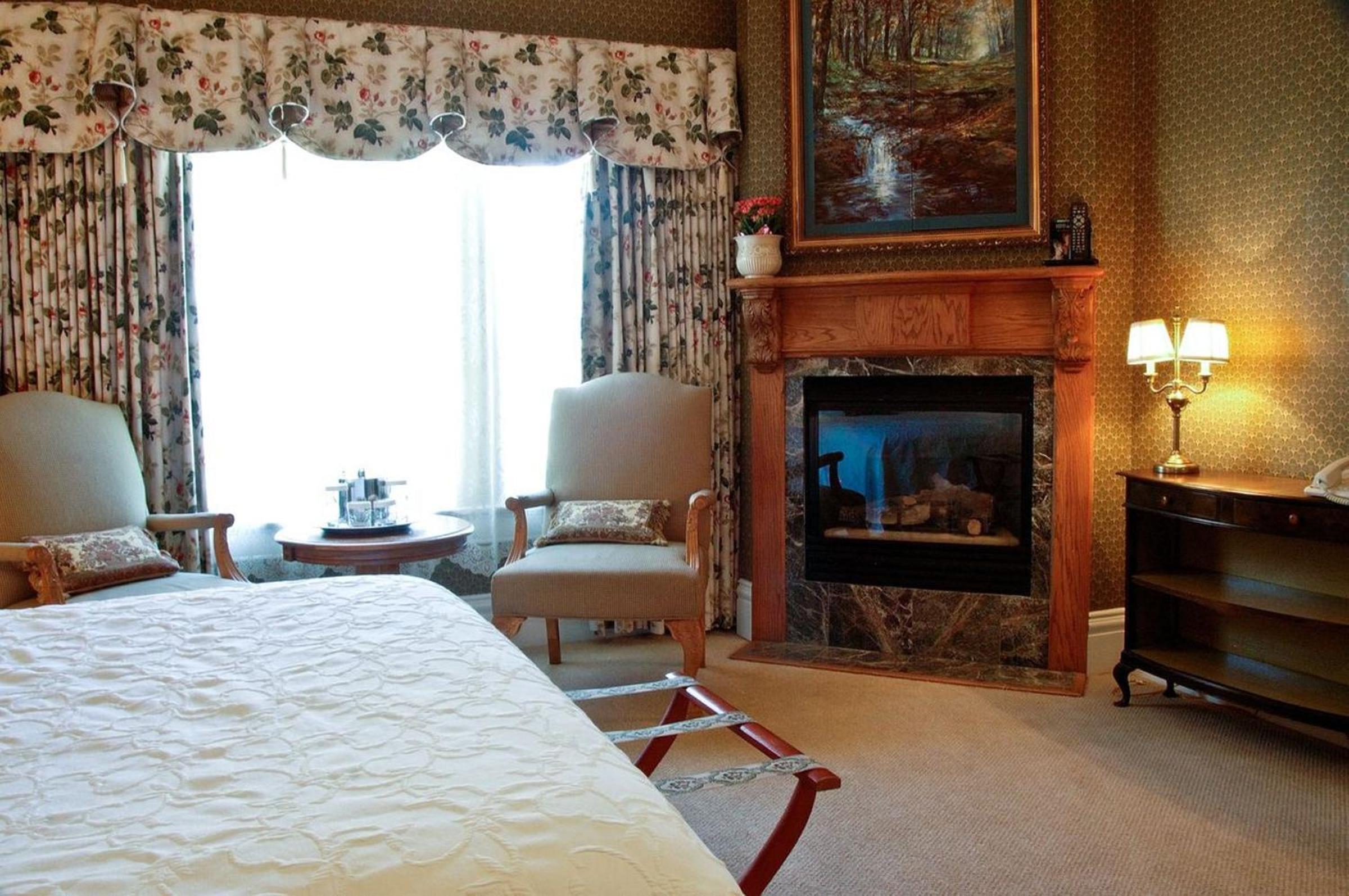 Deluxe King Suite - Photo 4