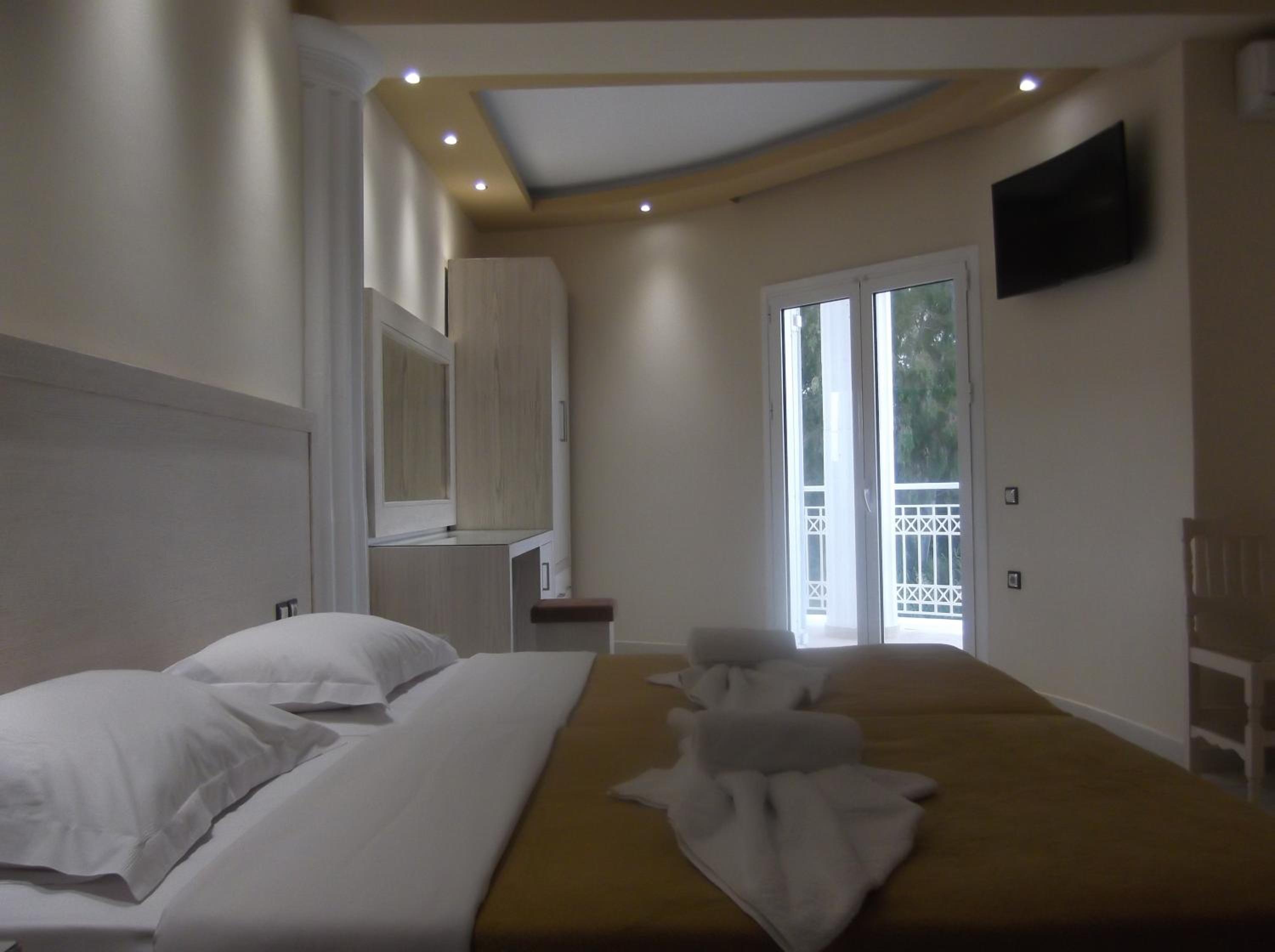 Deluxe Suite with Spa Bath photo 1