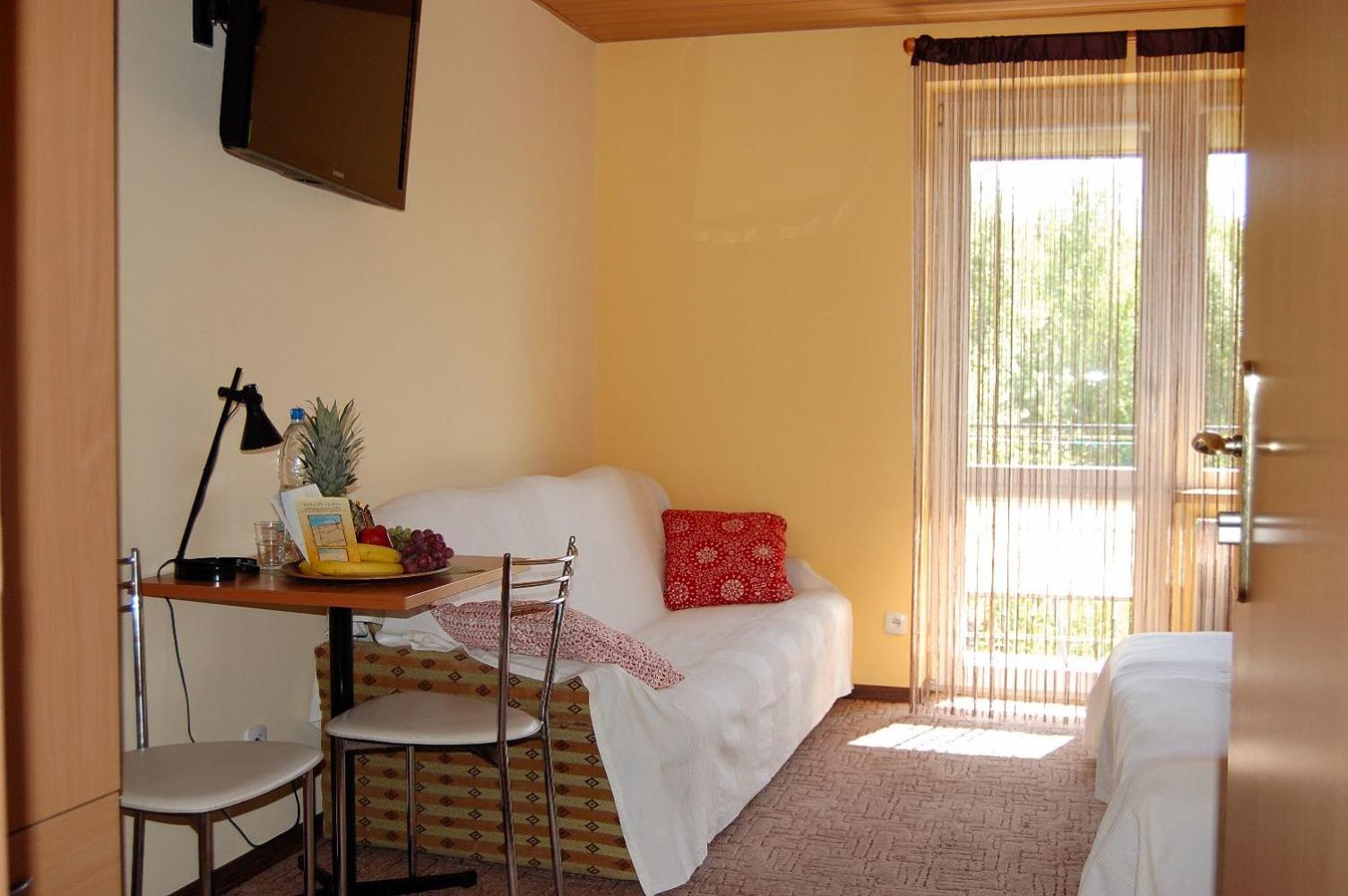 Quadruple Room with Private Bathroom photo 1