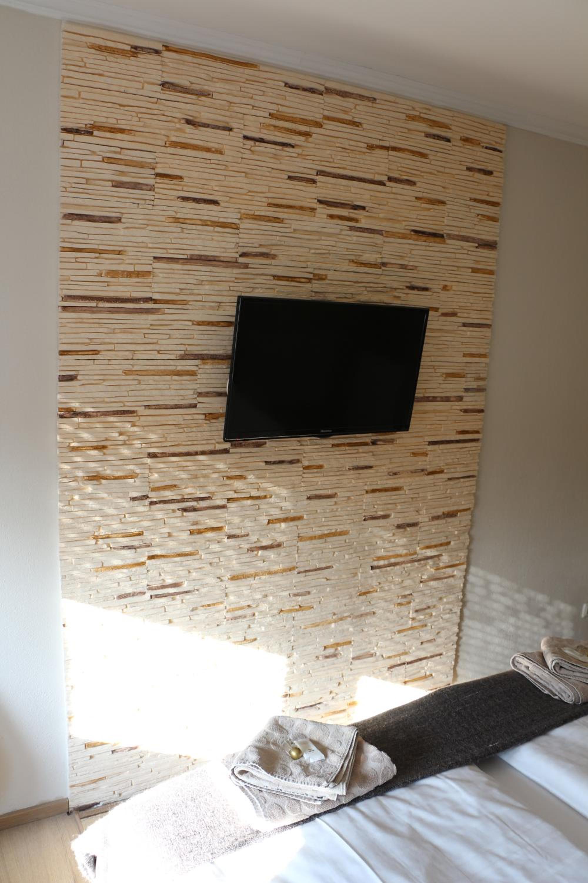 Two-Bedroom Apartment with Balcony - Photo 5