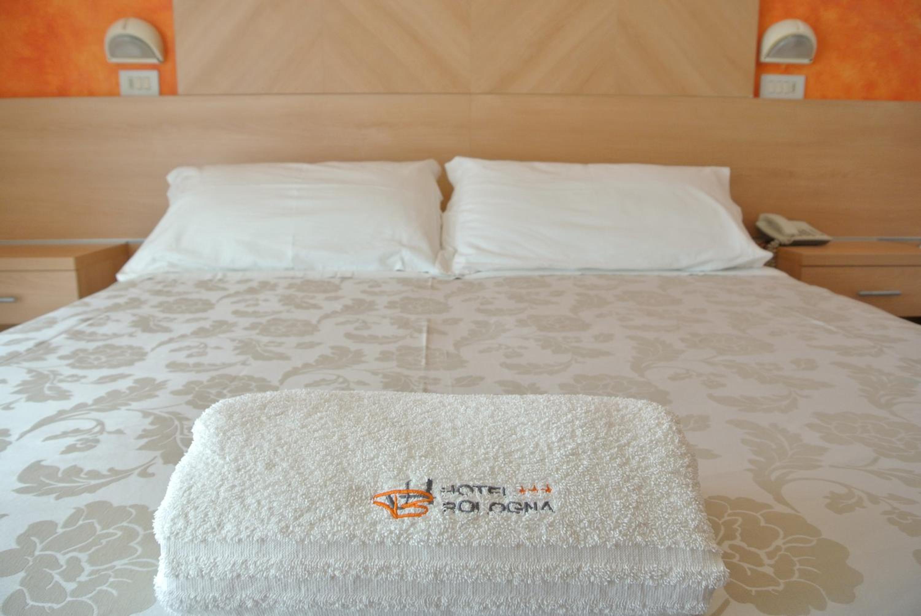 Standard Double or Twin Room - Photo 3