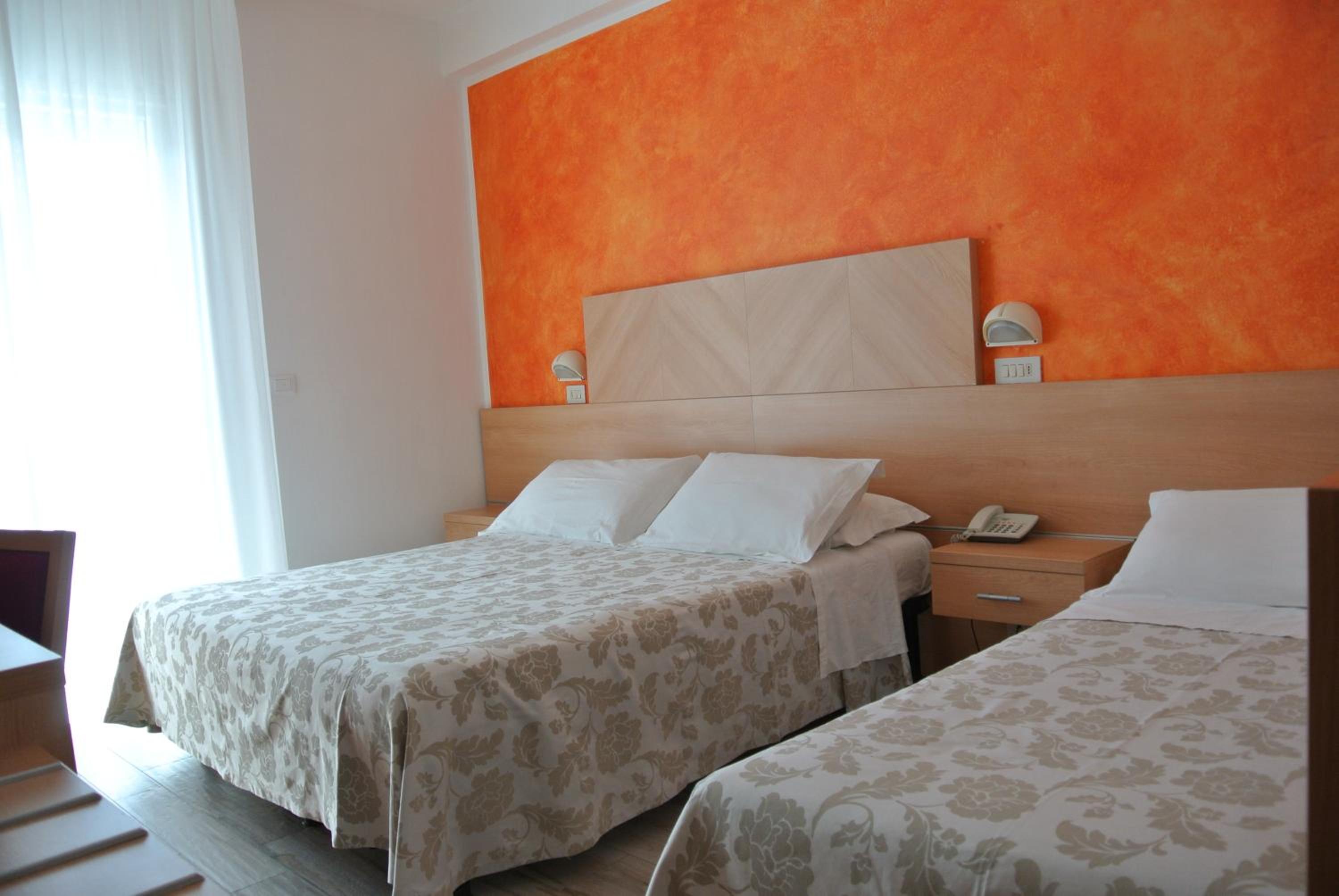 Standard Double Room with Extra Bed - Photo 1