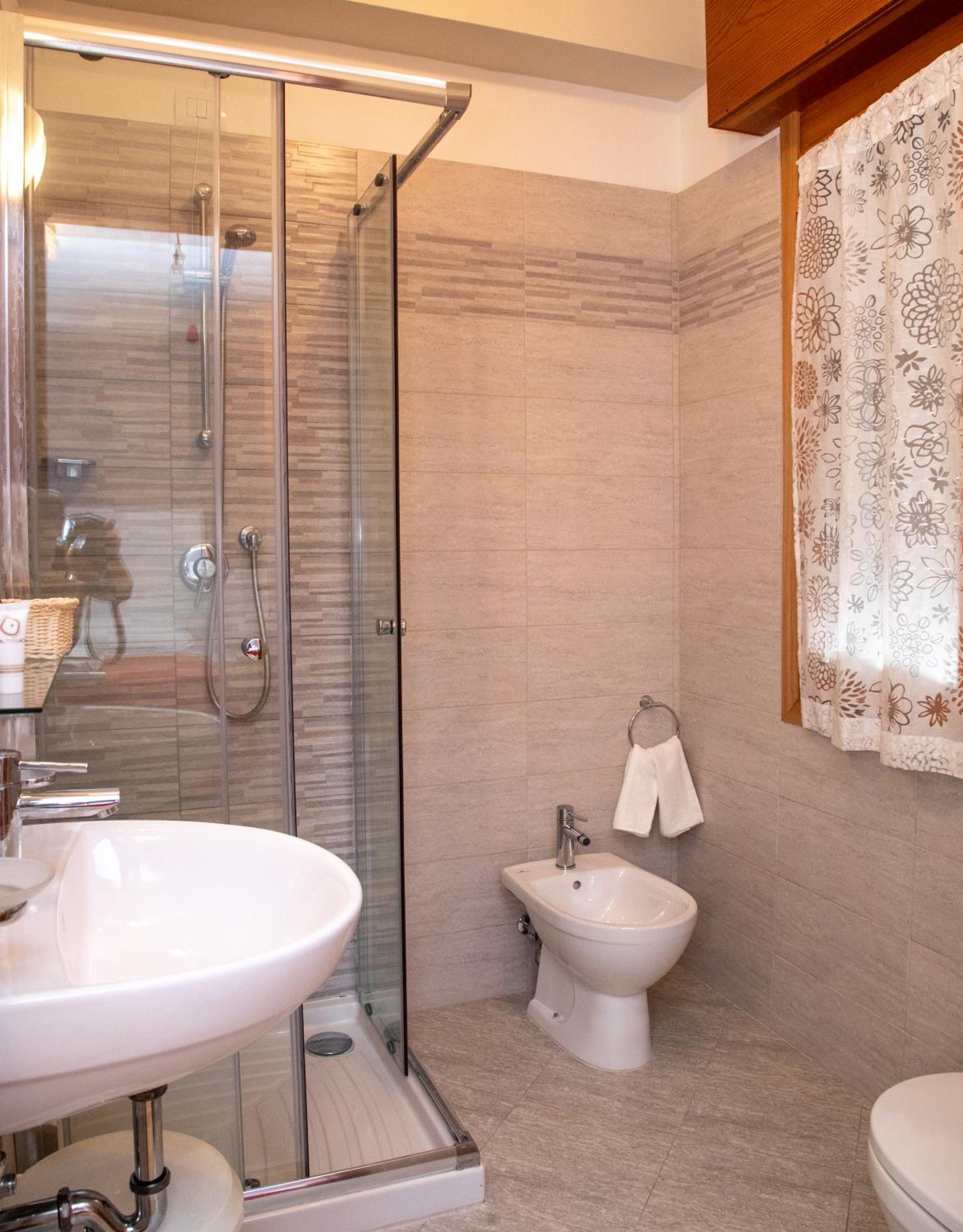 Standard Double or Twin Room photo 3