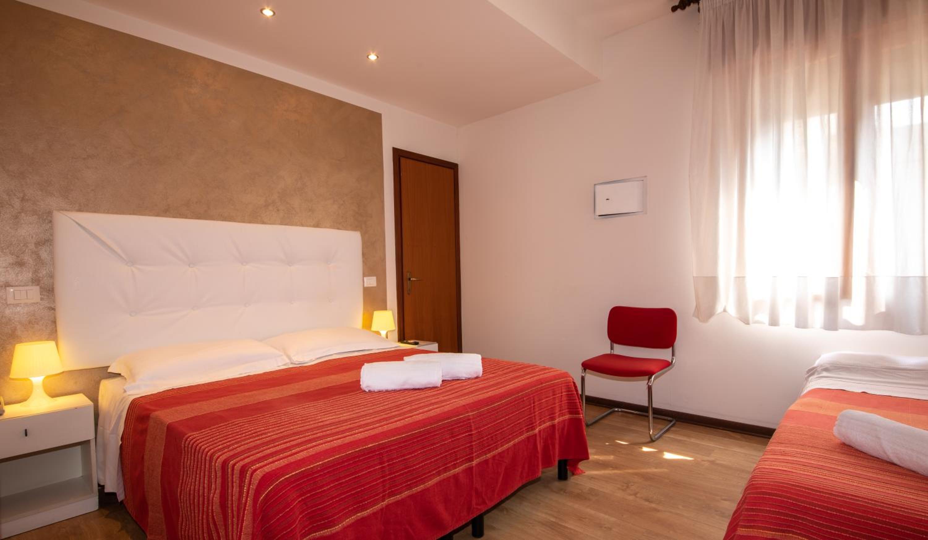 Economy Triple Room photo 1