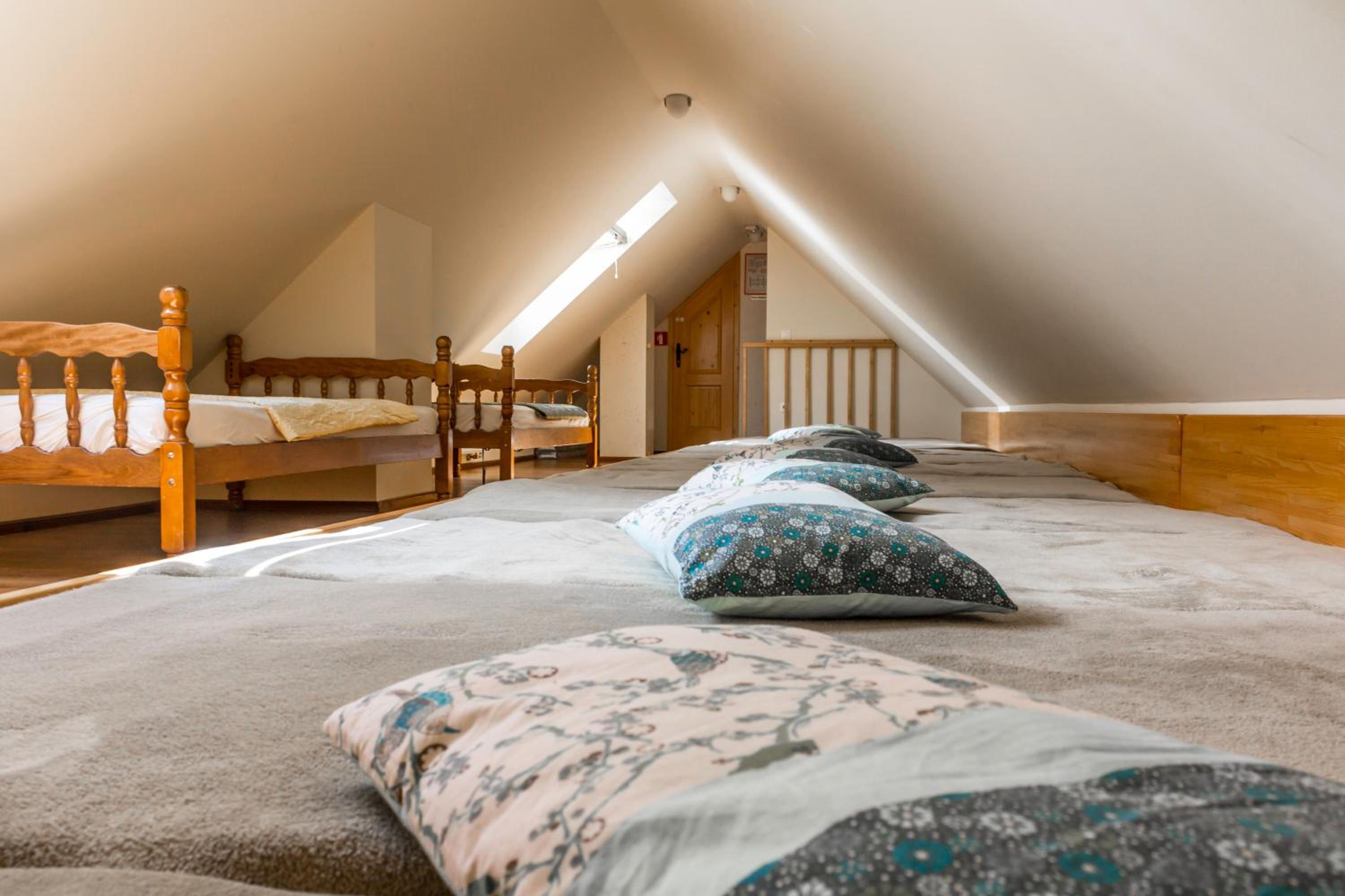 Bed in 10-Bed Mixed Dormitory Room photo 1