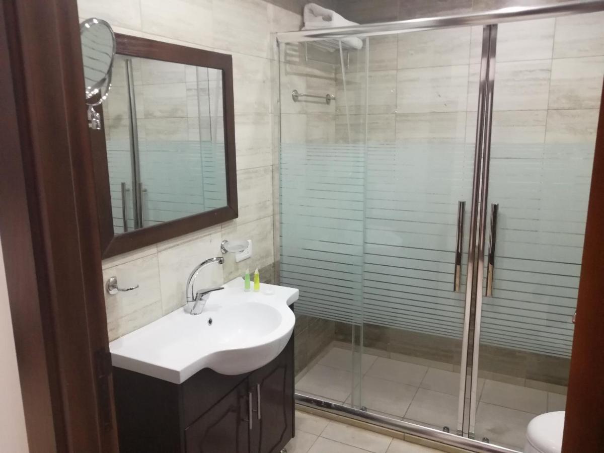 Double or Twin Room - Photo 9