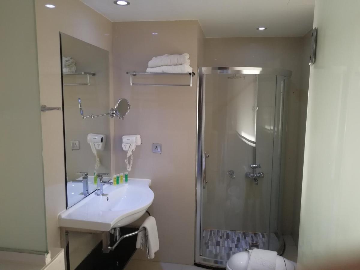 Double or Twin Room - Photo 10