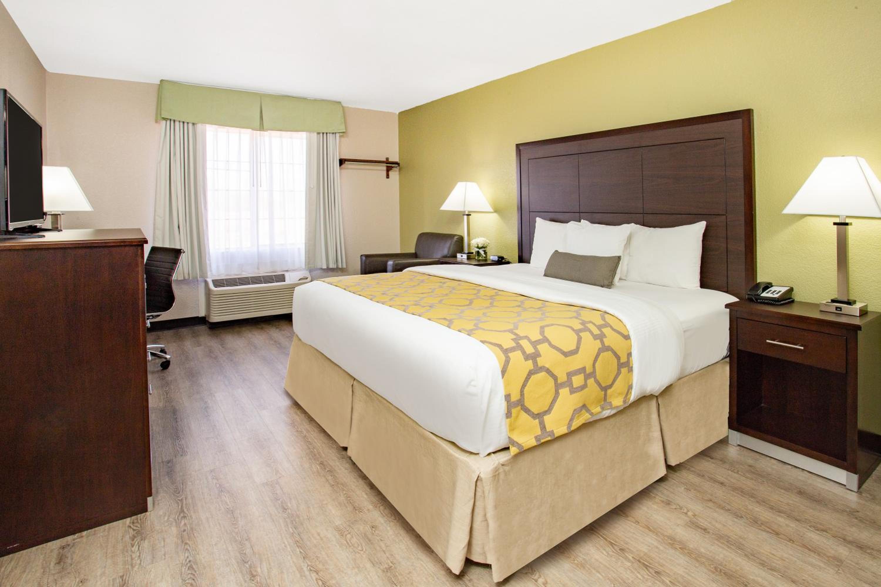 King Room - Mobility Access/Non-Smoking - Photo 12