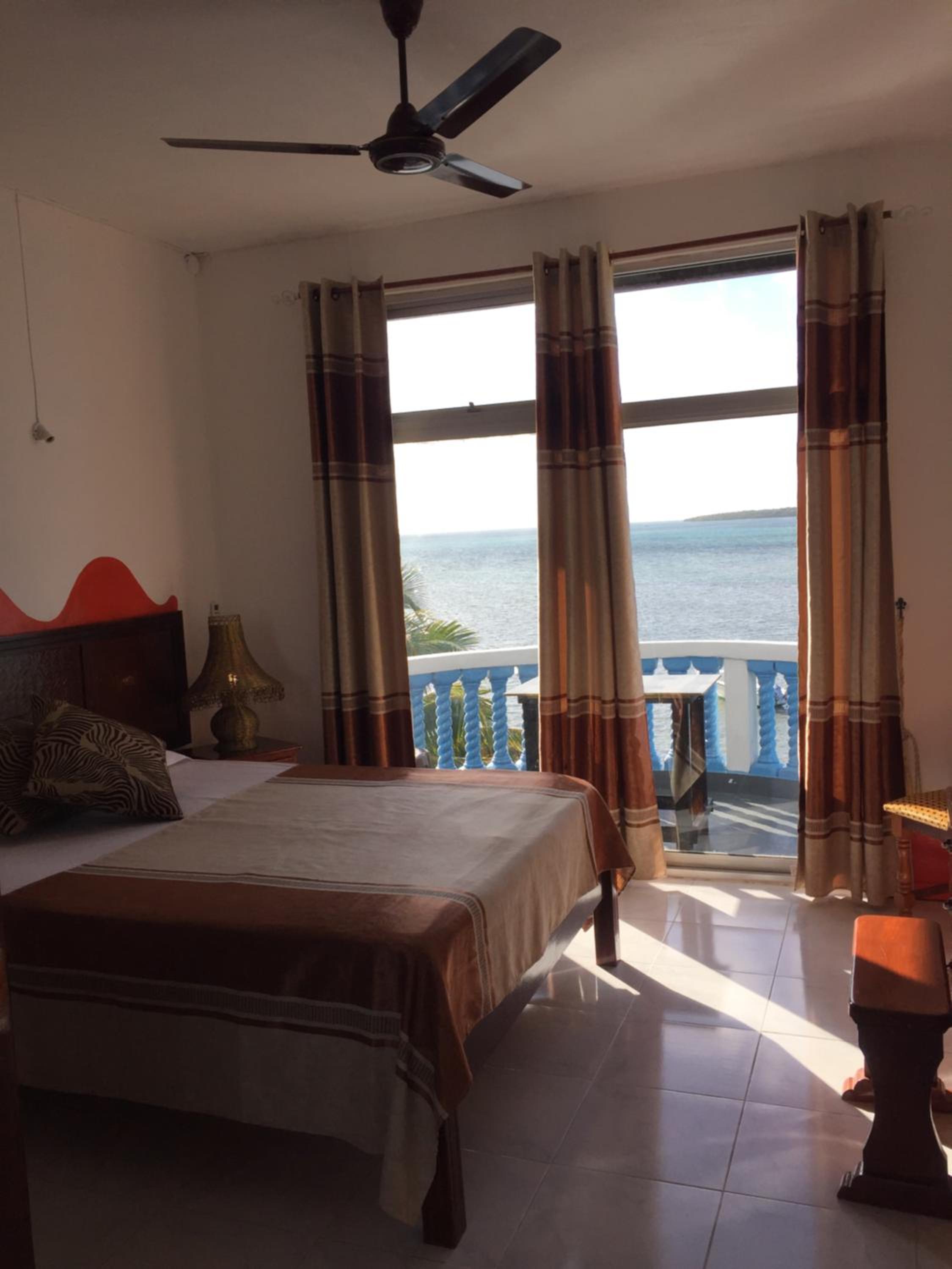 Single Room with Bathroom photo 1
