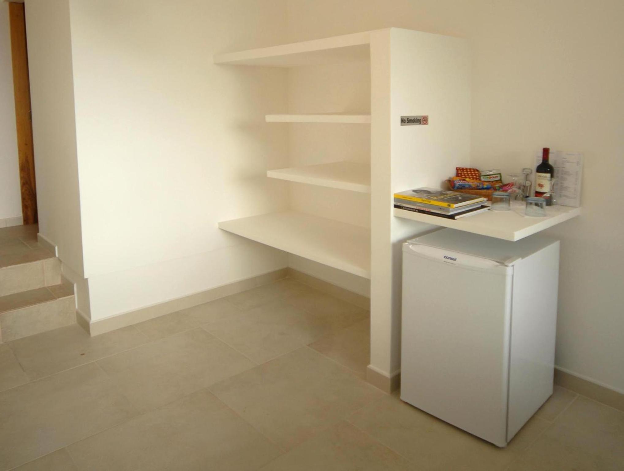 Deluxe Suite with Sea View - Photo 11