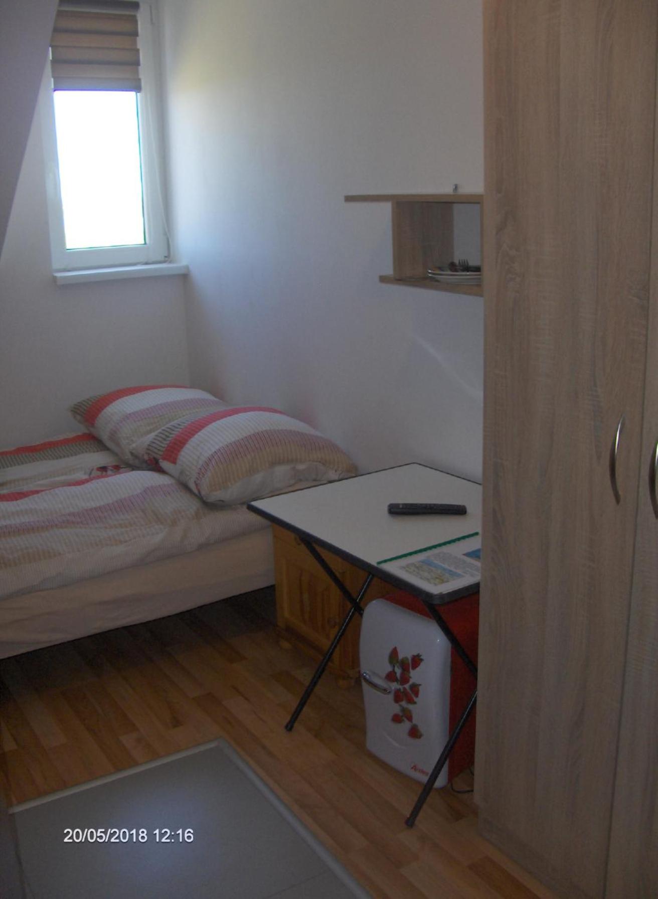 Small Double Room - Photo 1