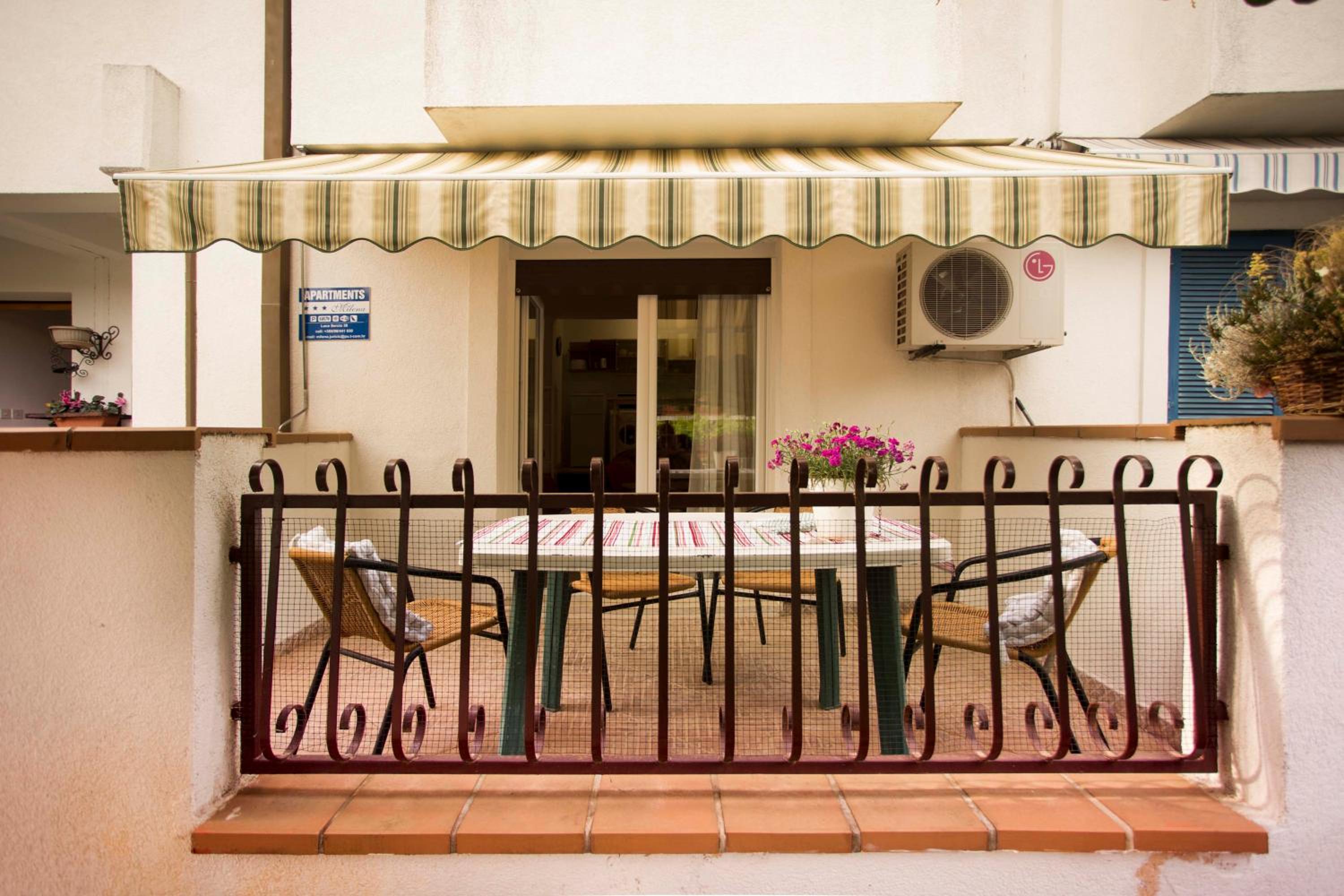 One-Bedroom Apartment with Terrace