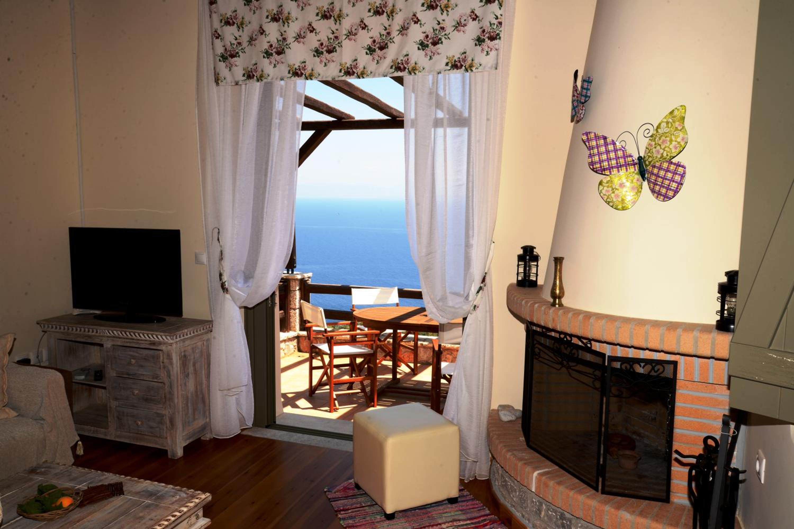 Three-Bedroom Villa photo 2