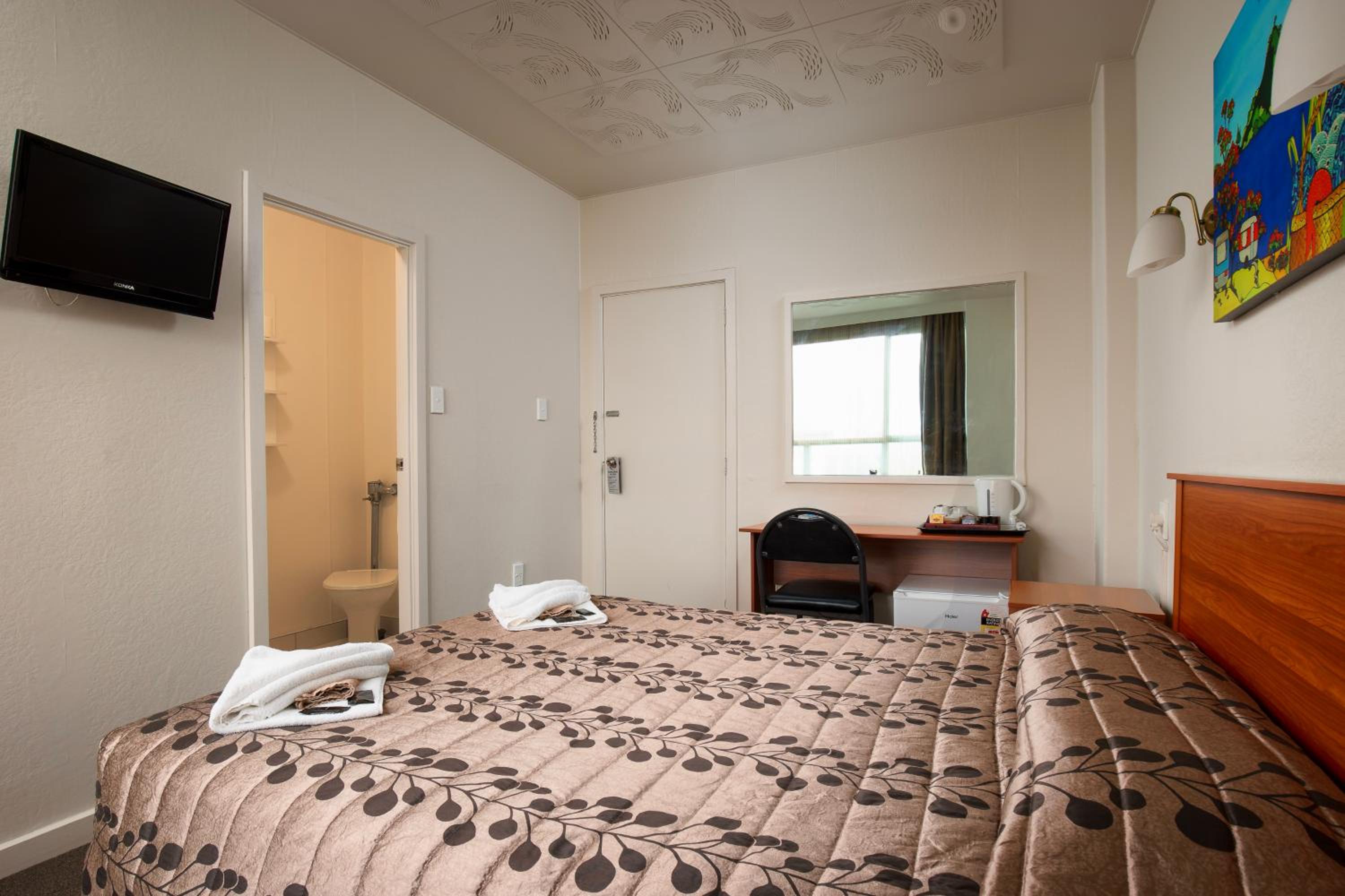 Double Room with Bathroom - Photo 3