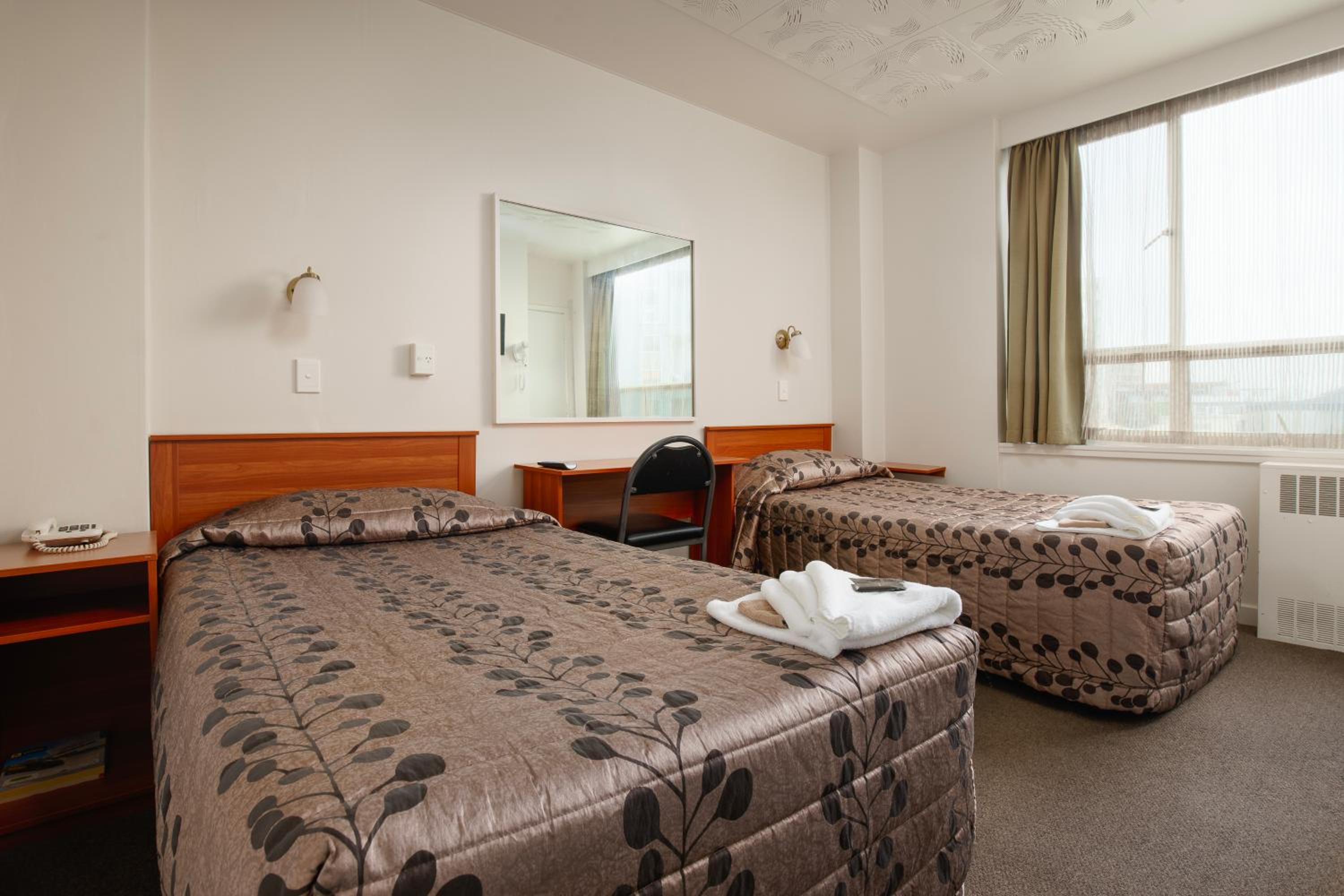Twin Room with Bathroom - Photo 1