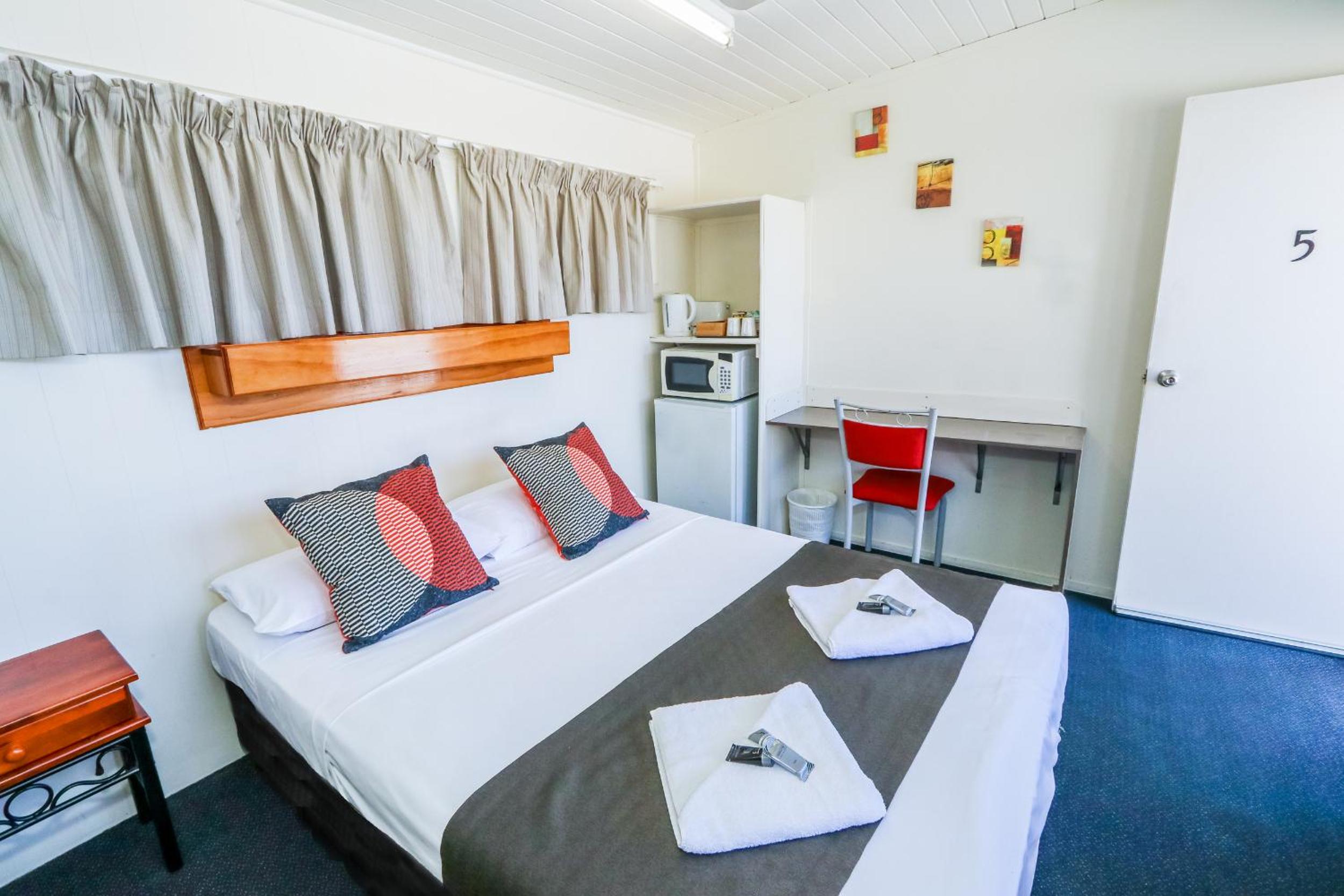 Budget Double Room photo 3