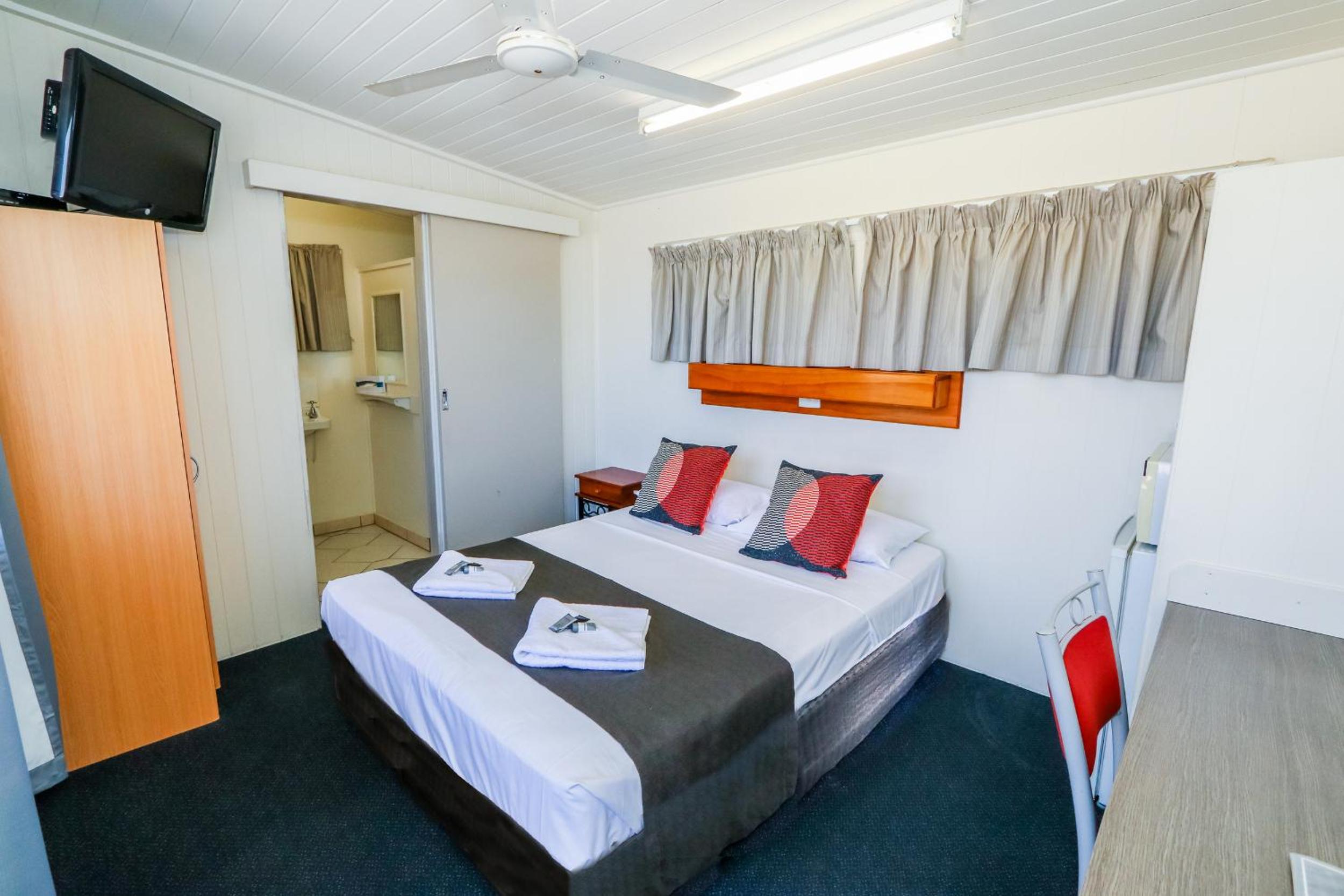 Budget Double Room photo 2