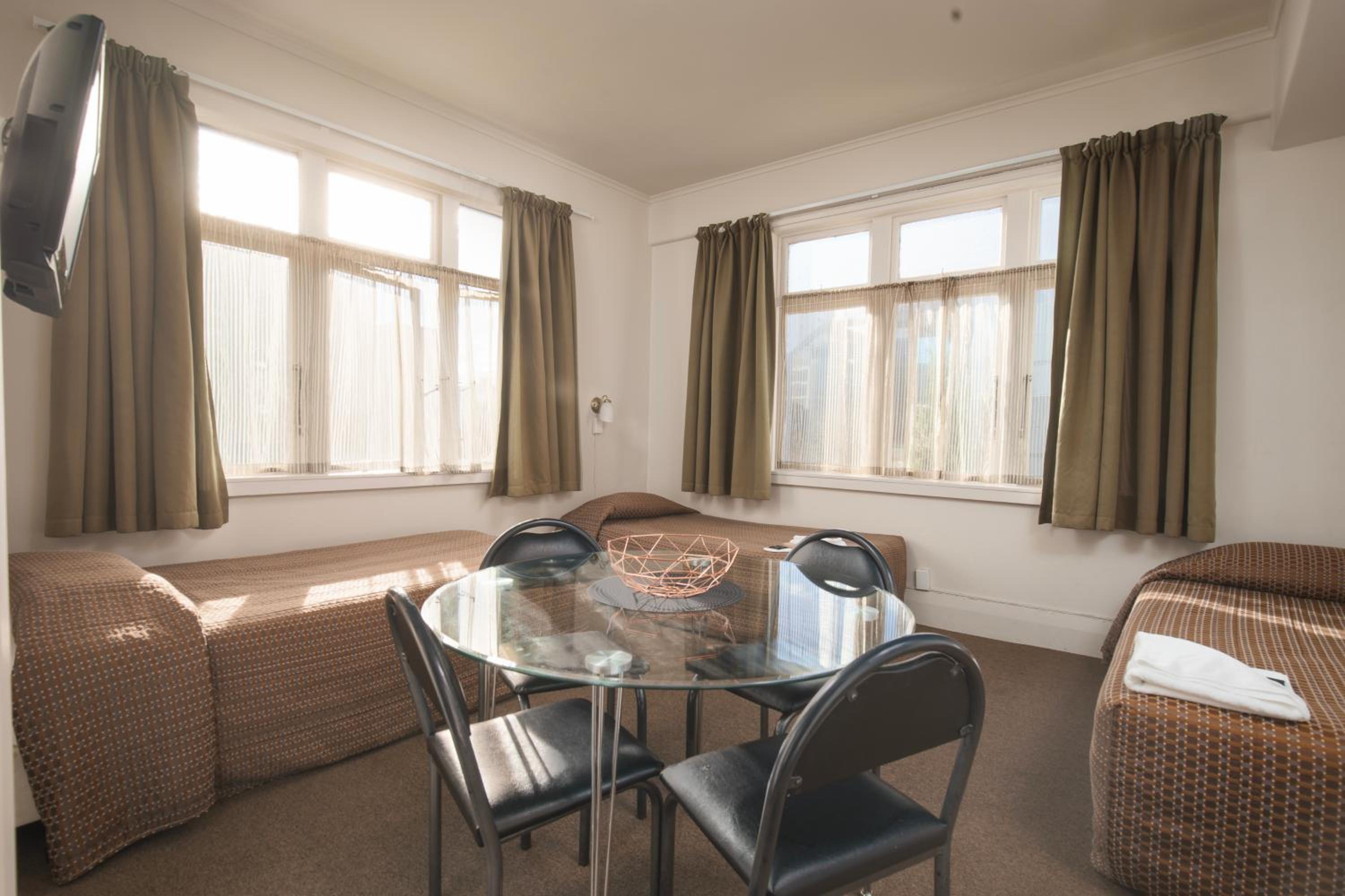 One-Bedroom Apartment - Photo 2