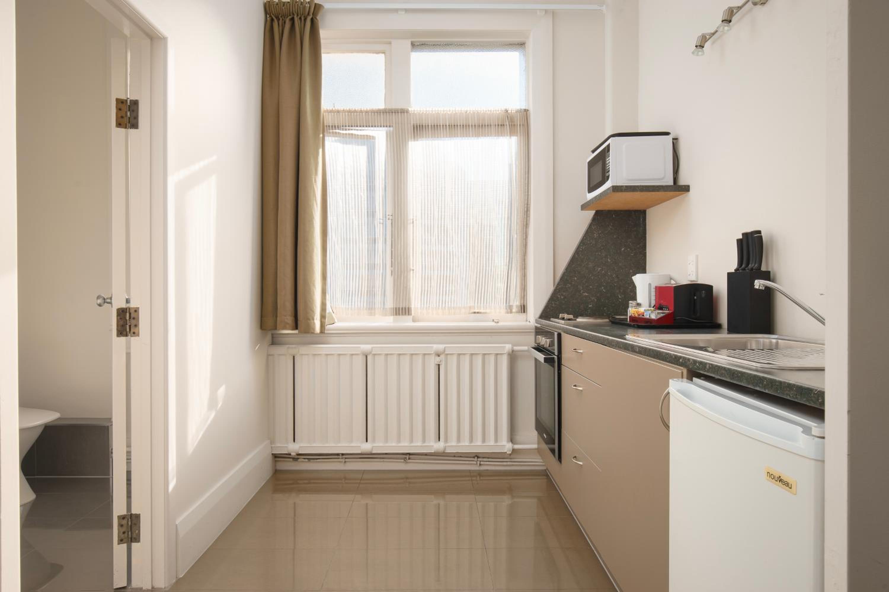 One-Bedroom Apartment - Photo 3