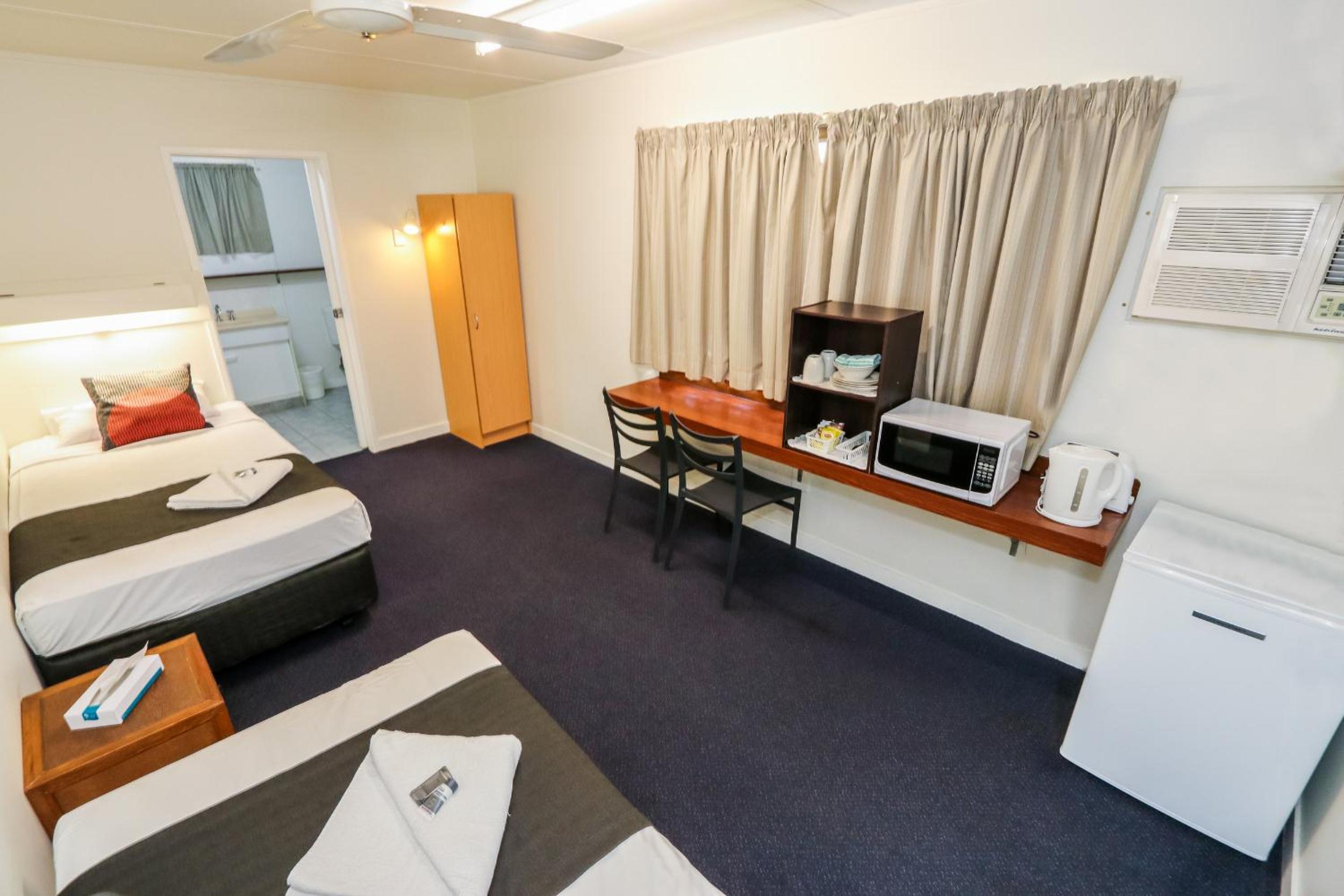 Twin Room with two single beds photo 1