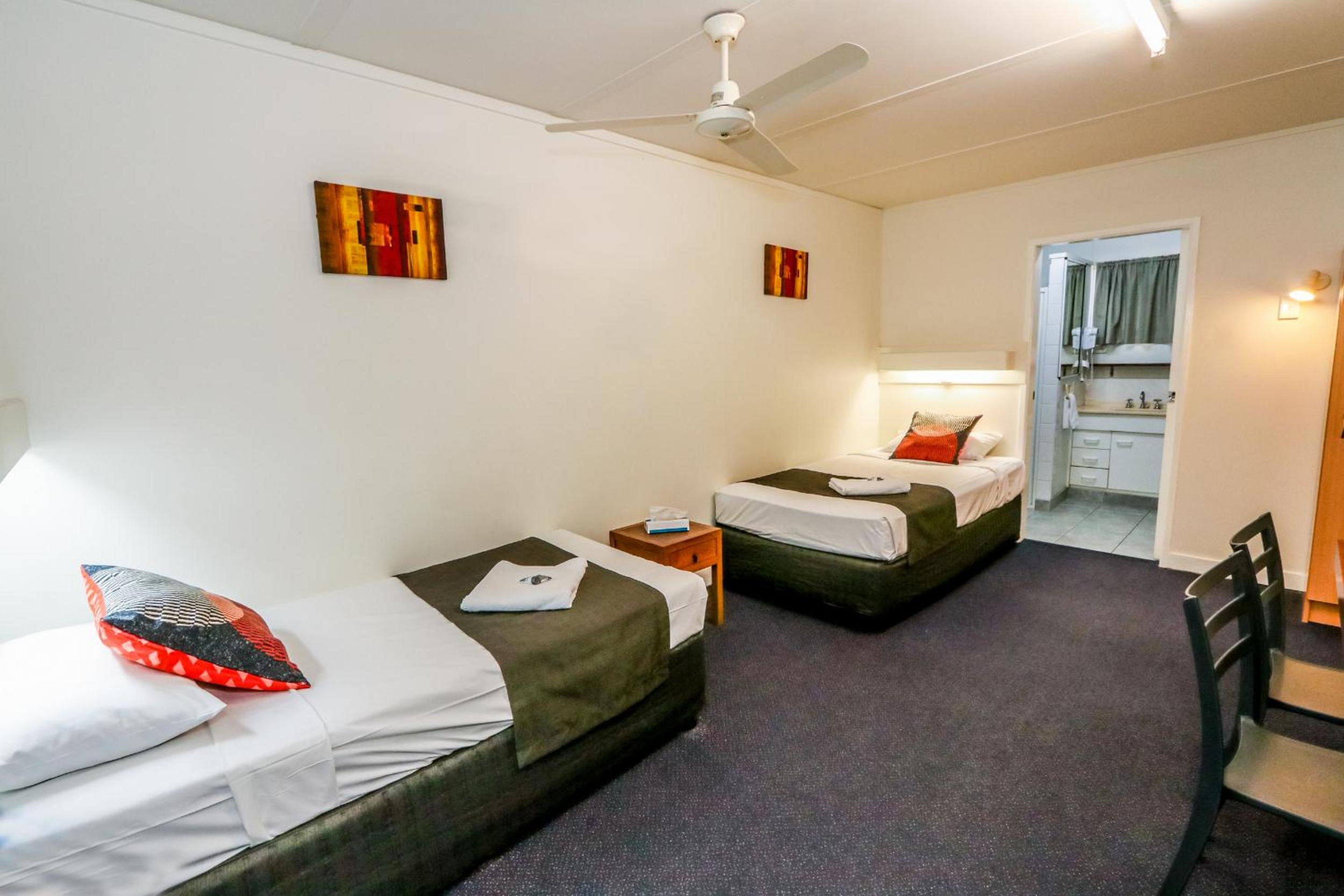 Twin Room with two single beds photo 3