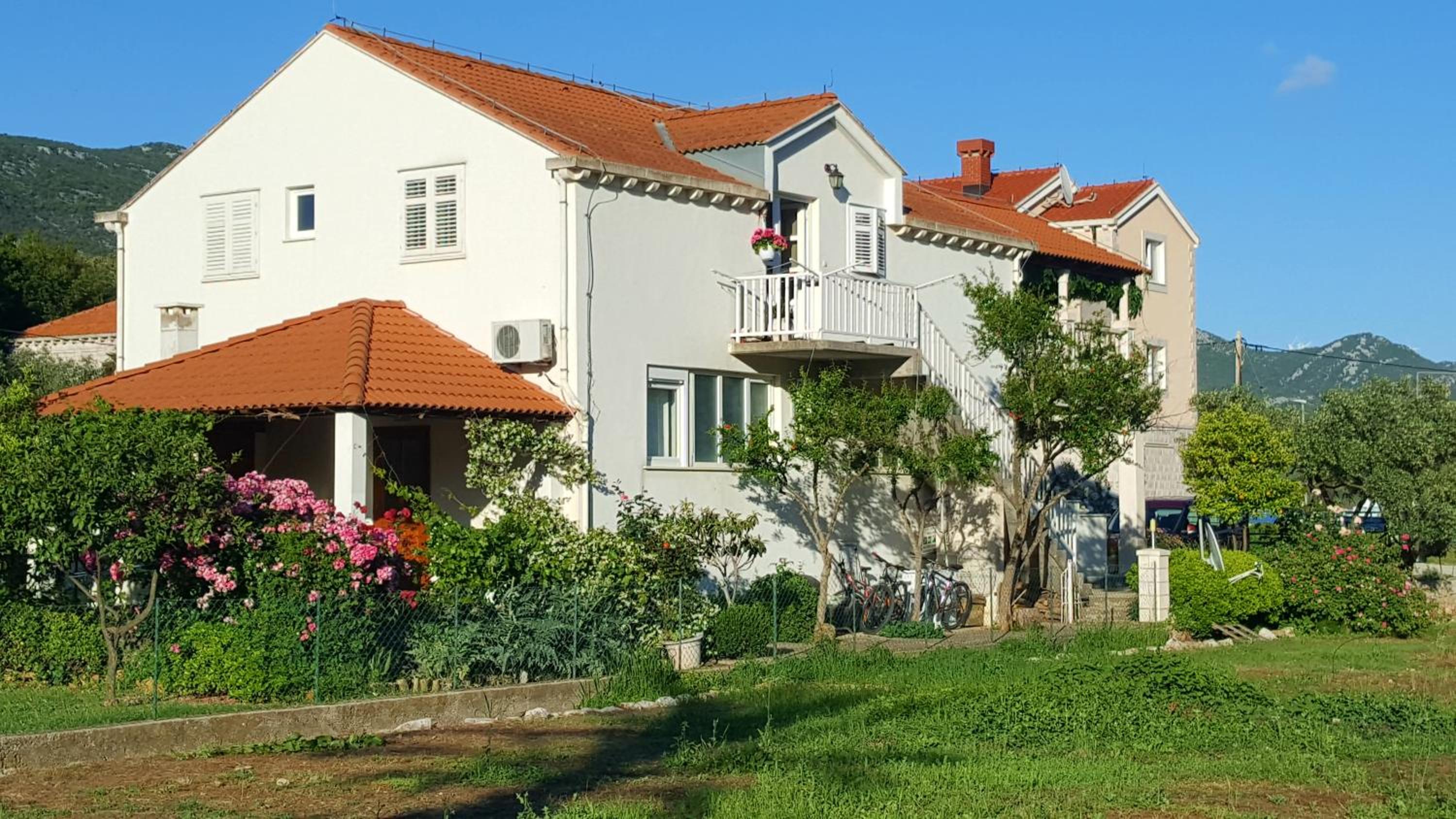 Apartment with Garden View - Photo 2