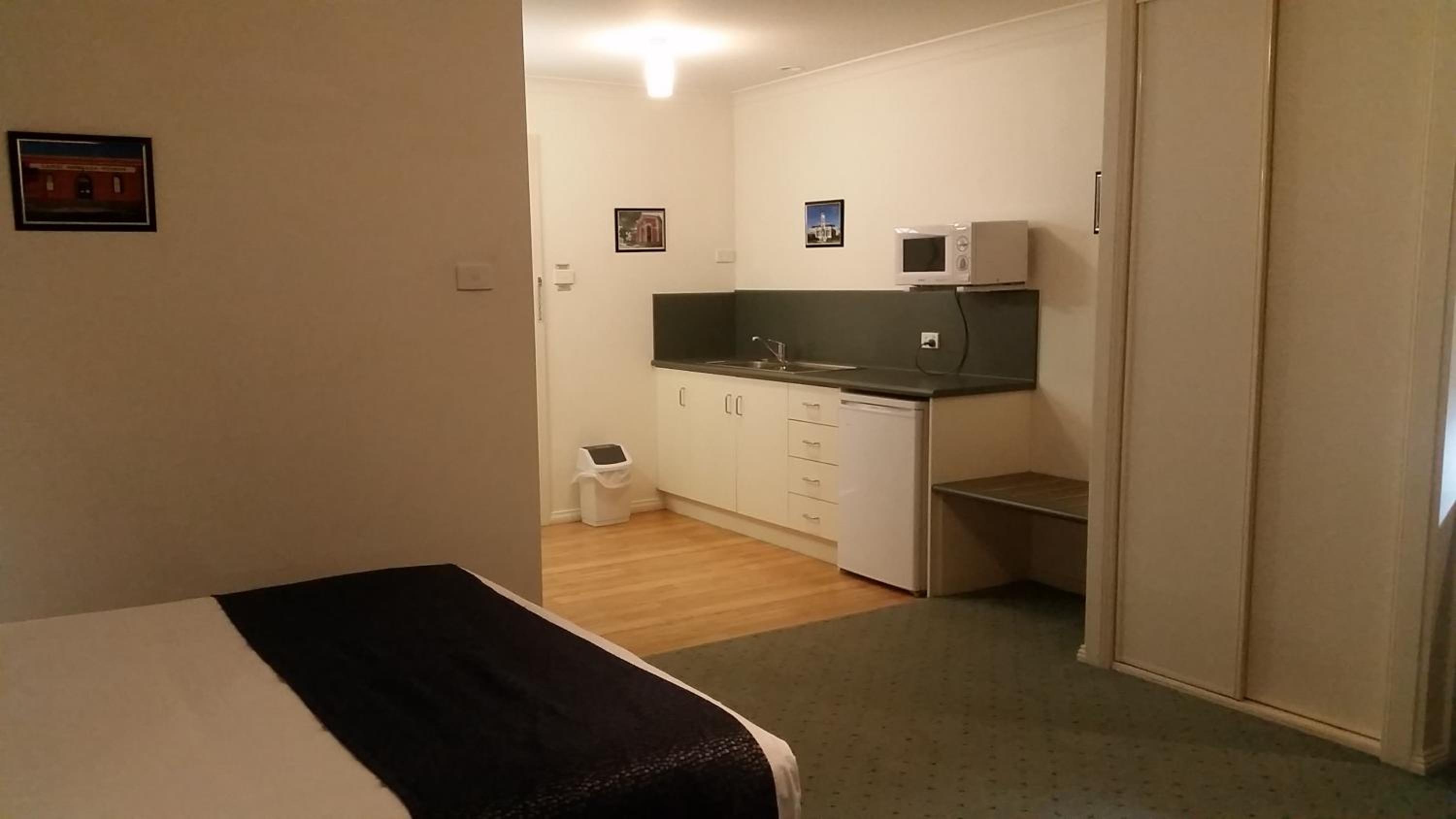 Queen Room photo 1