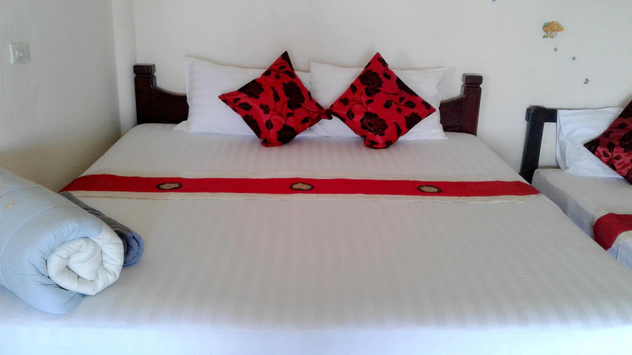 Triple Room with View - Photo 10