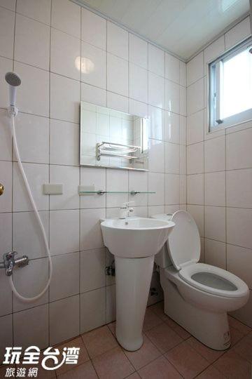Family Room with Private Bathroom photo 3