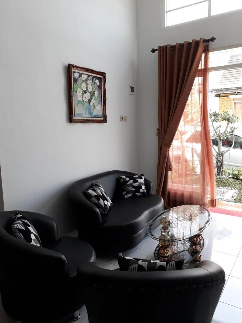 Villa - Photo 1