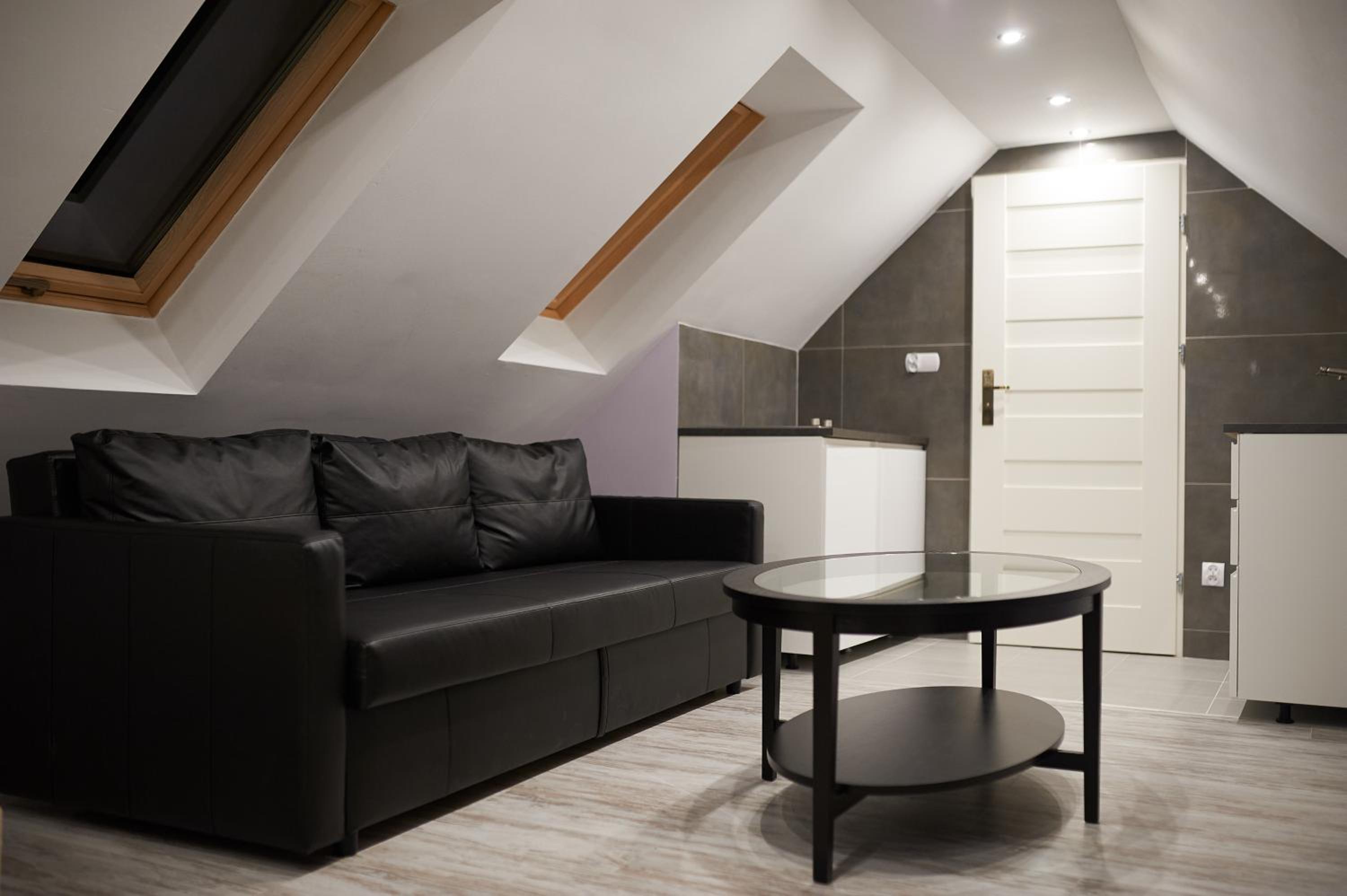 Deluxe Double Room (2 Adults + 1 Child) - Photo 8