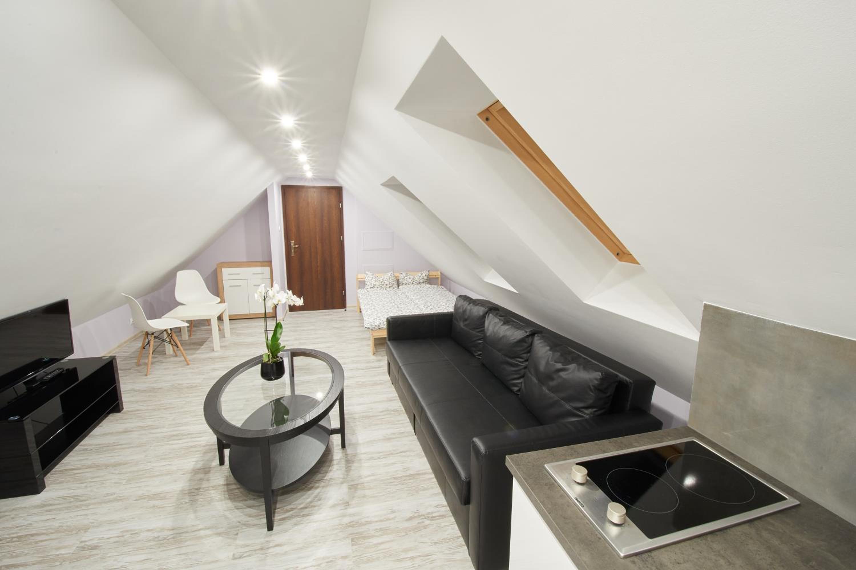Deluxe Double Room (2 Adults + 1 Child) - Photo 6