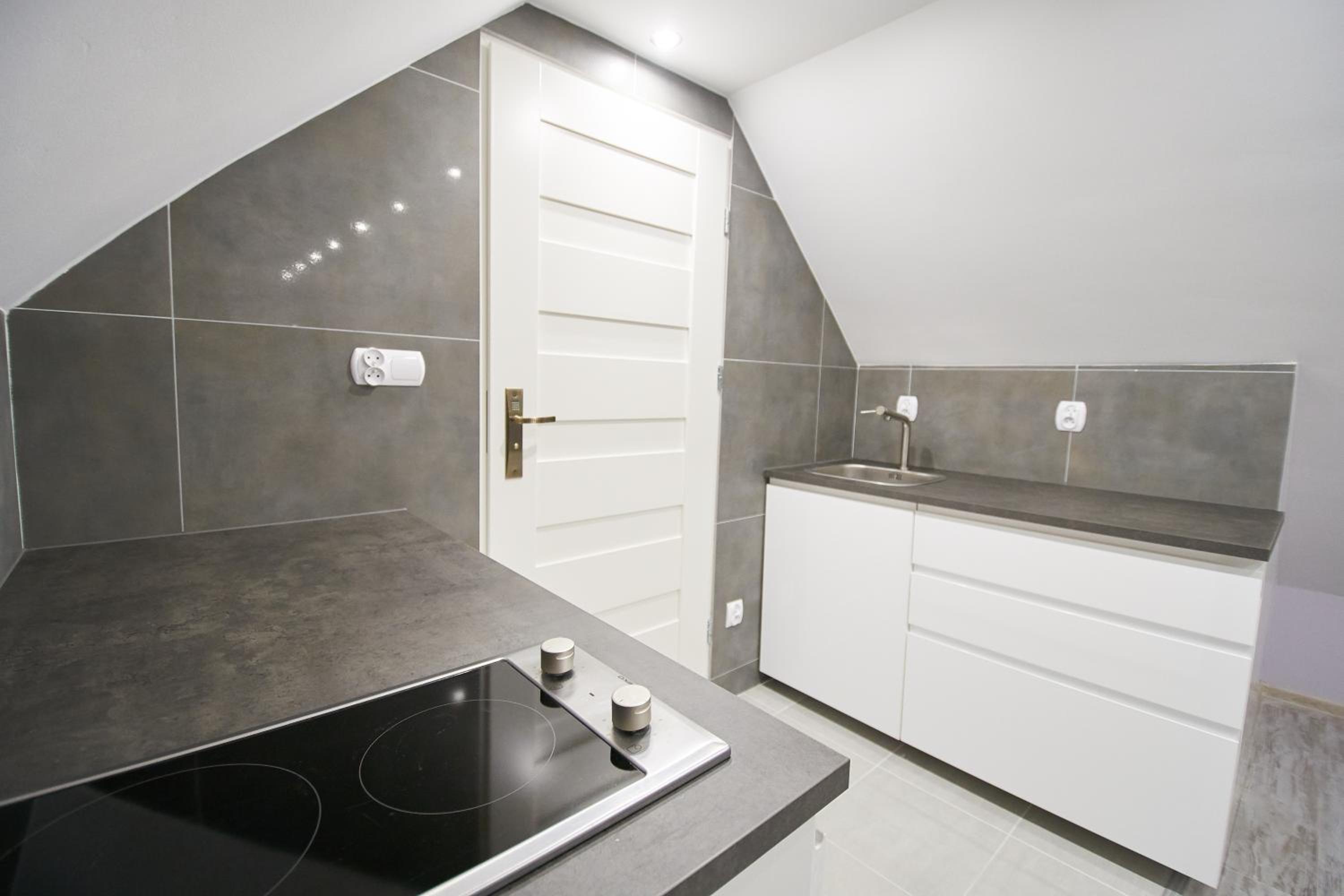 Deluxe Double Room (2 Adults + 1 Child) - Photo 2