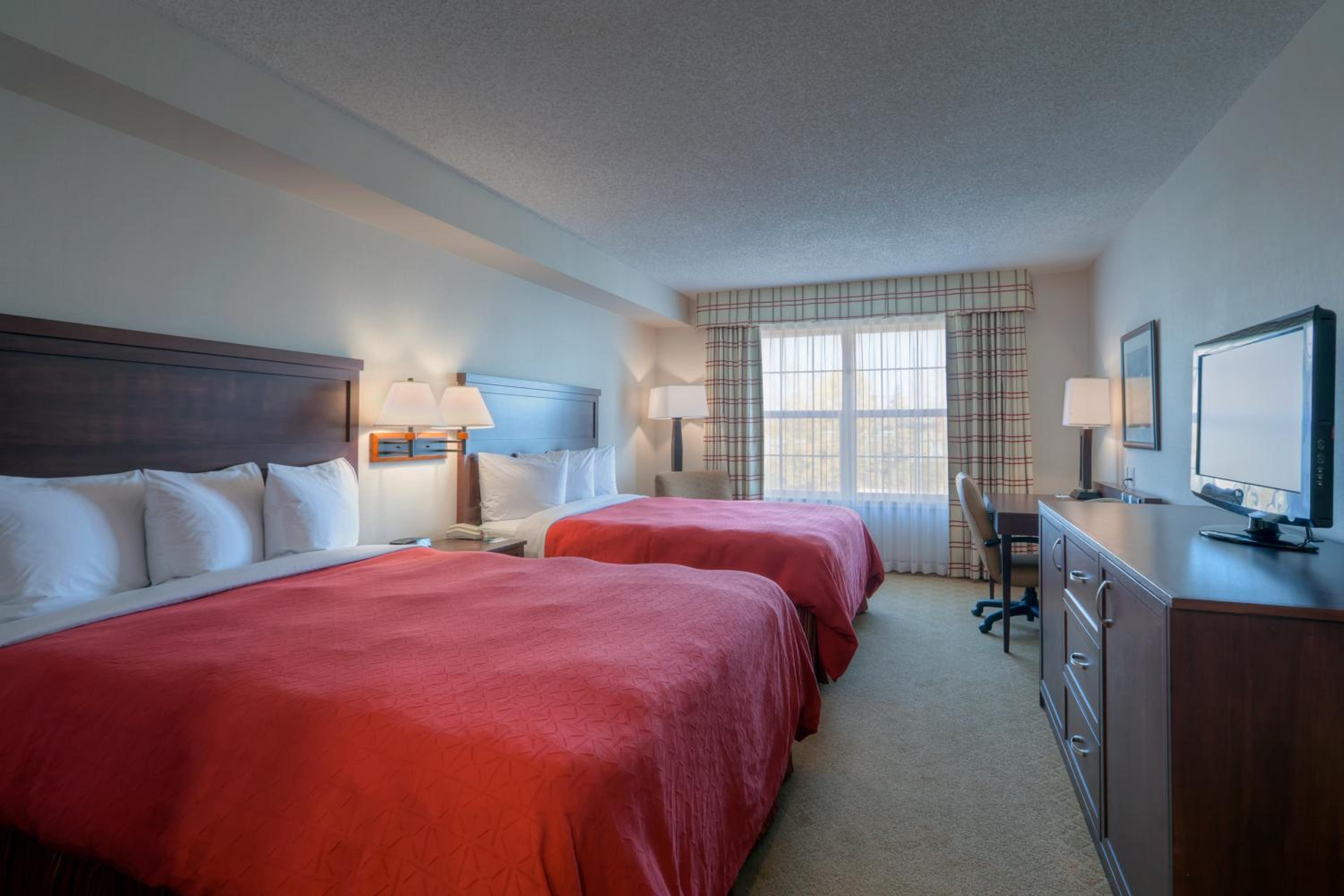 Queen Room with Two Queen Beds - Non-Smoking - Photo 4