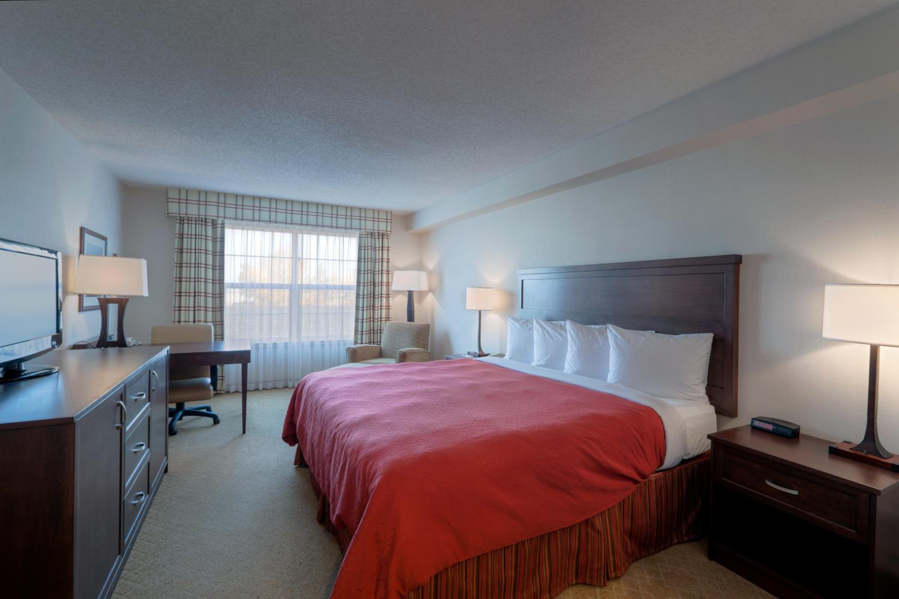 King Room - Non-Smoking - Photo 3