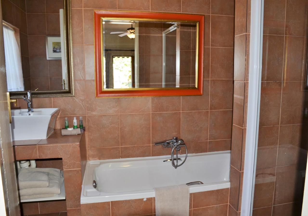 Deluxe King Suite photo 2