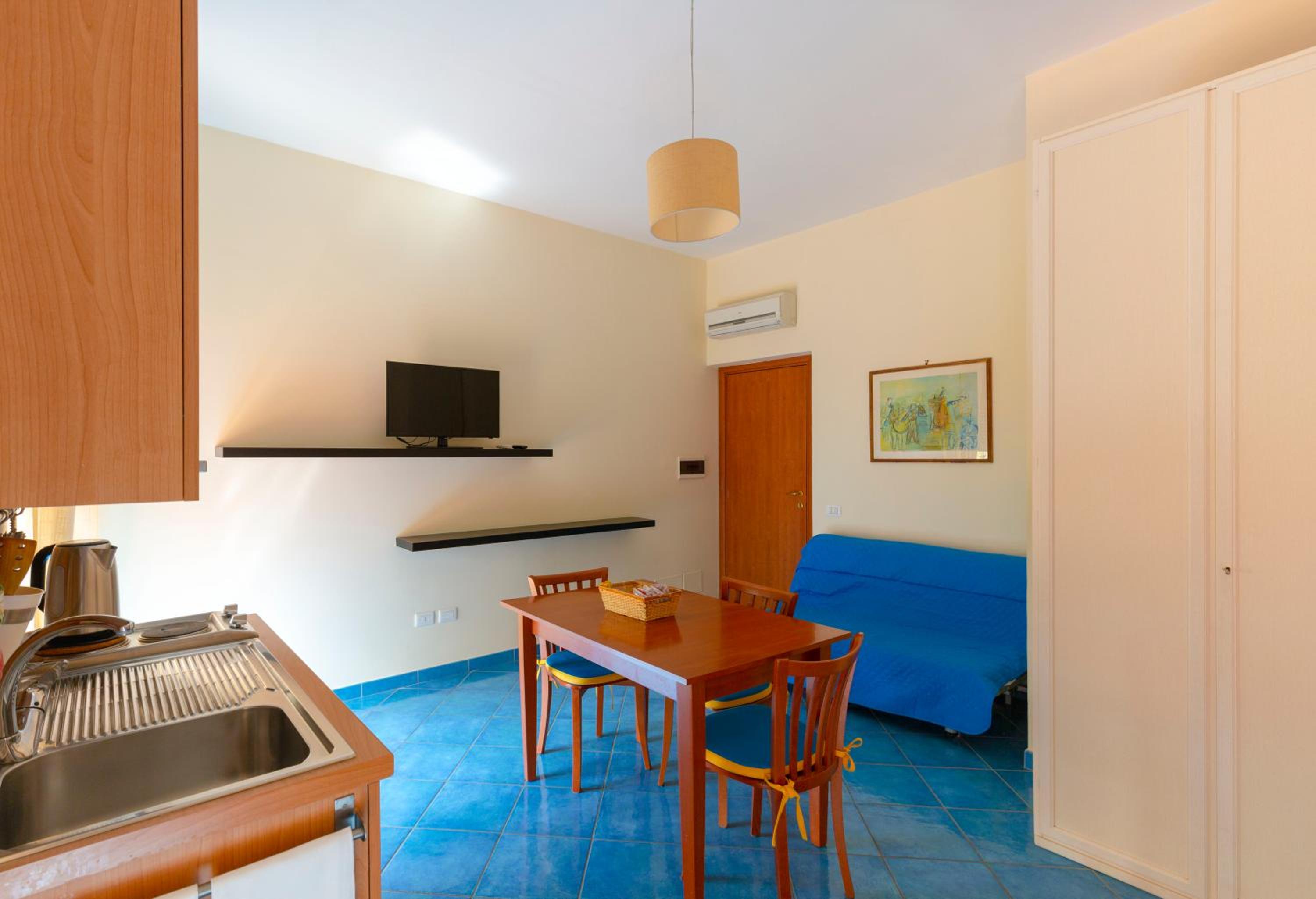 Studio (3 Adults)