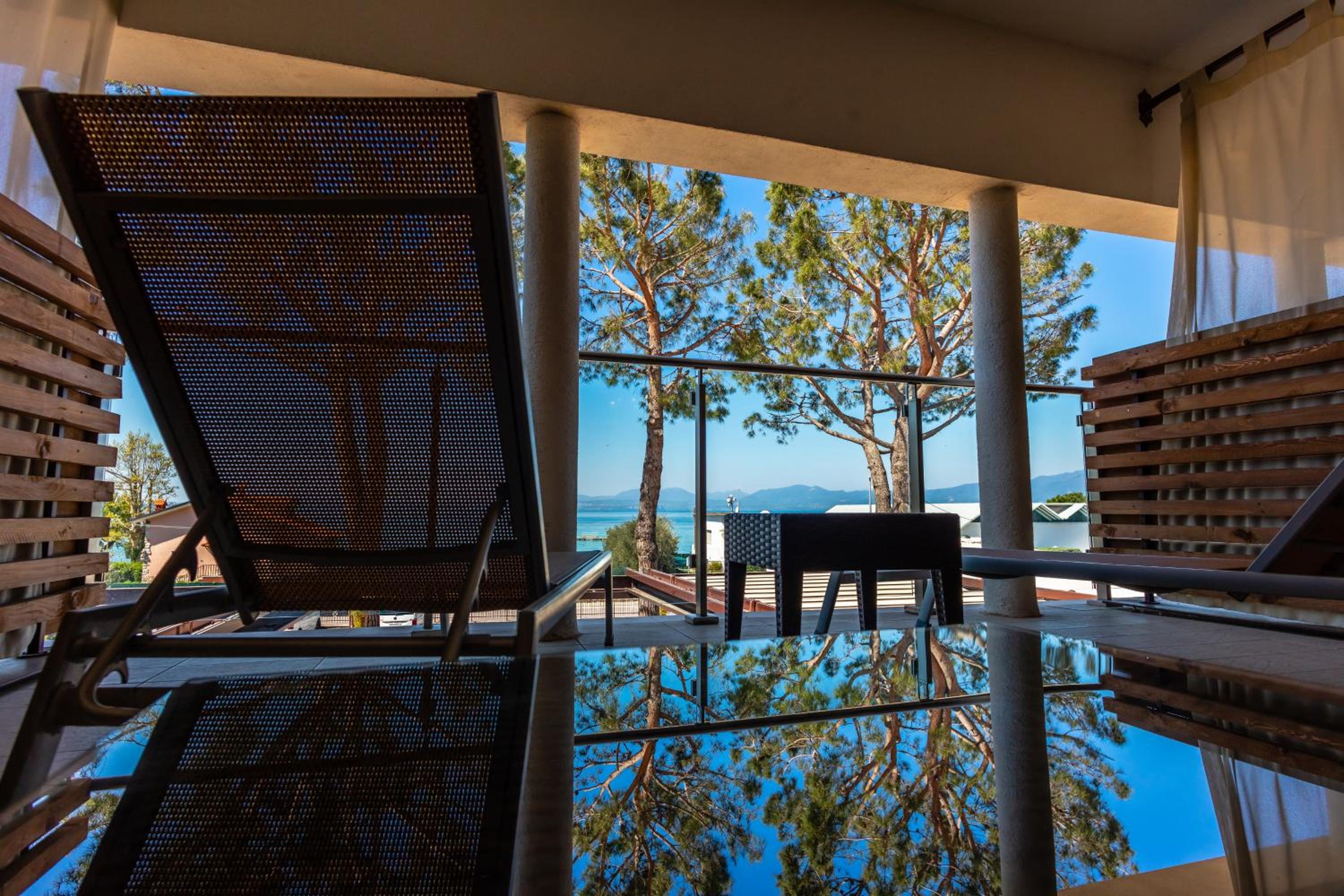 Superior Triple Room with Terrace and Lake View photo 3