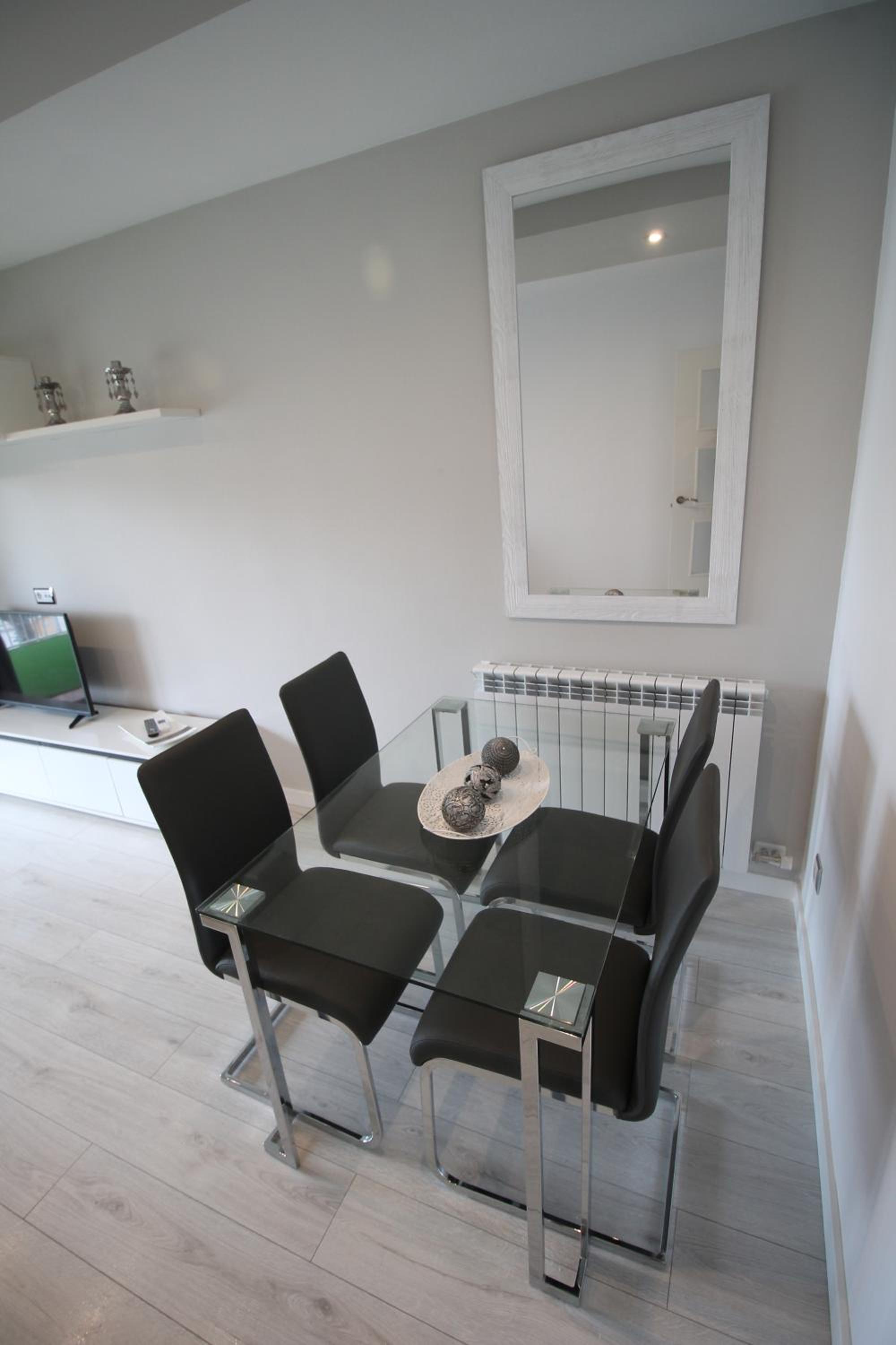 One-Bedroom Apartment - Penthouse (1-4 Adults) photo 2