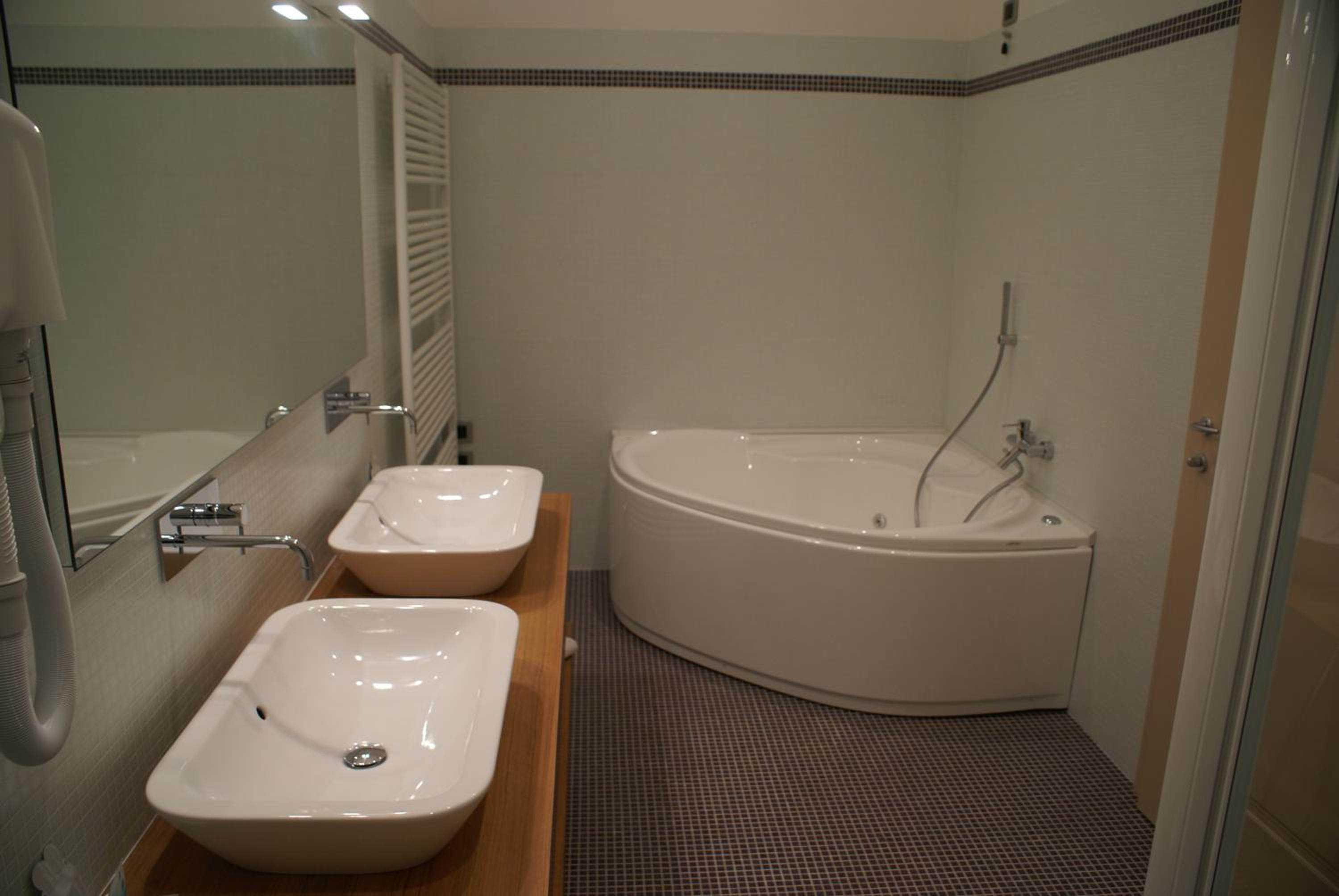 Double Room with Spa Bath photo 2