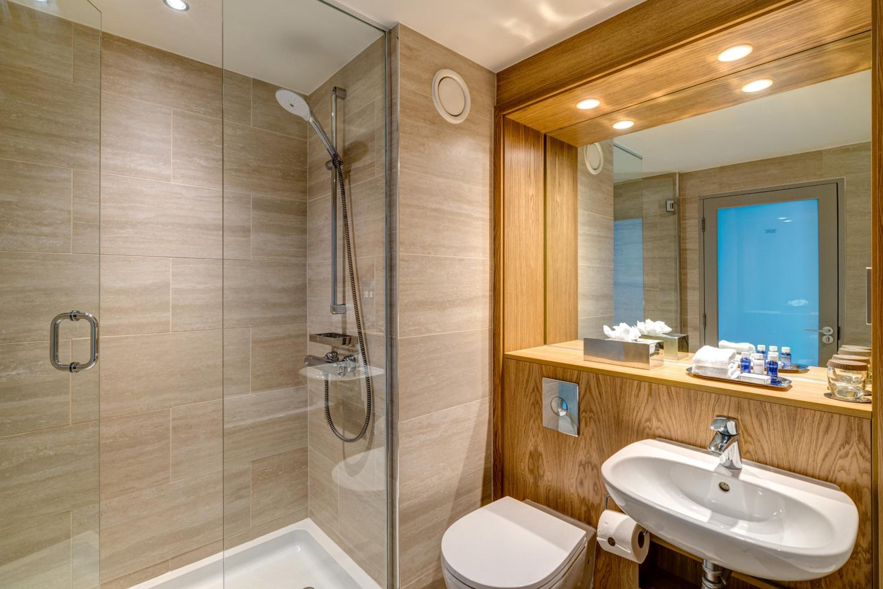 City Twin Room - Photo 4