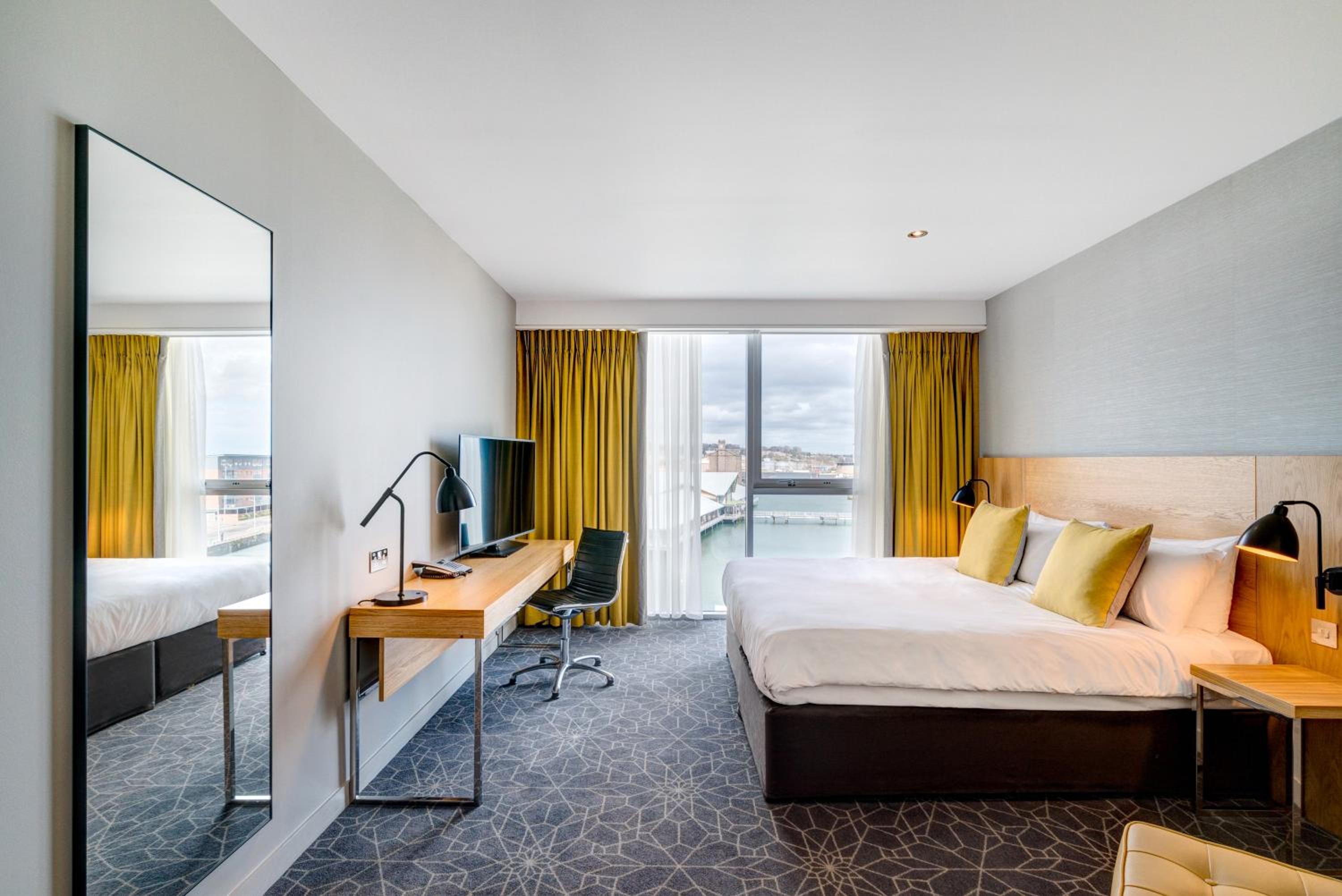 City Twin Room - Photo 3
