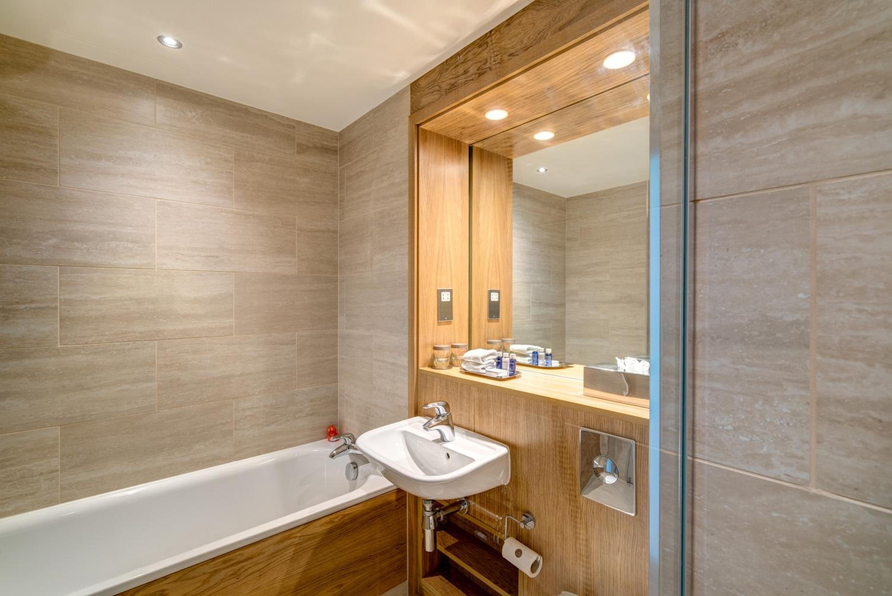 City Twin Room - Photo 2