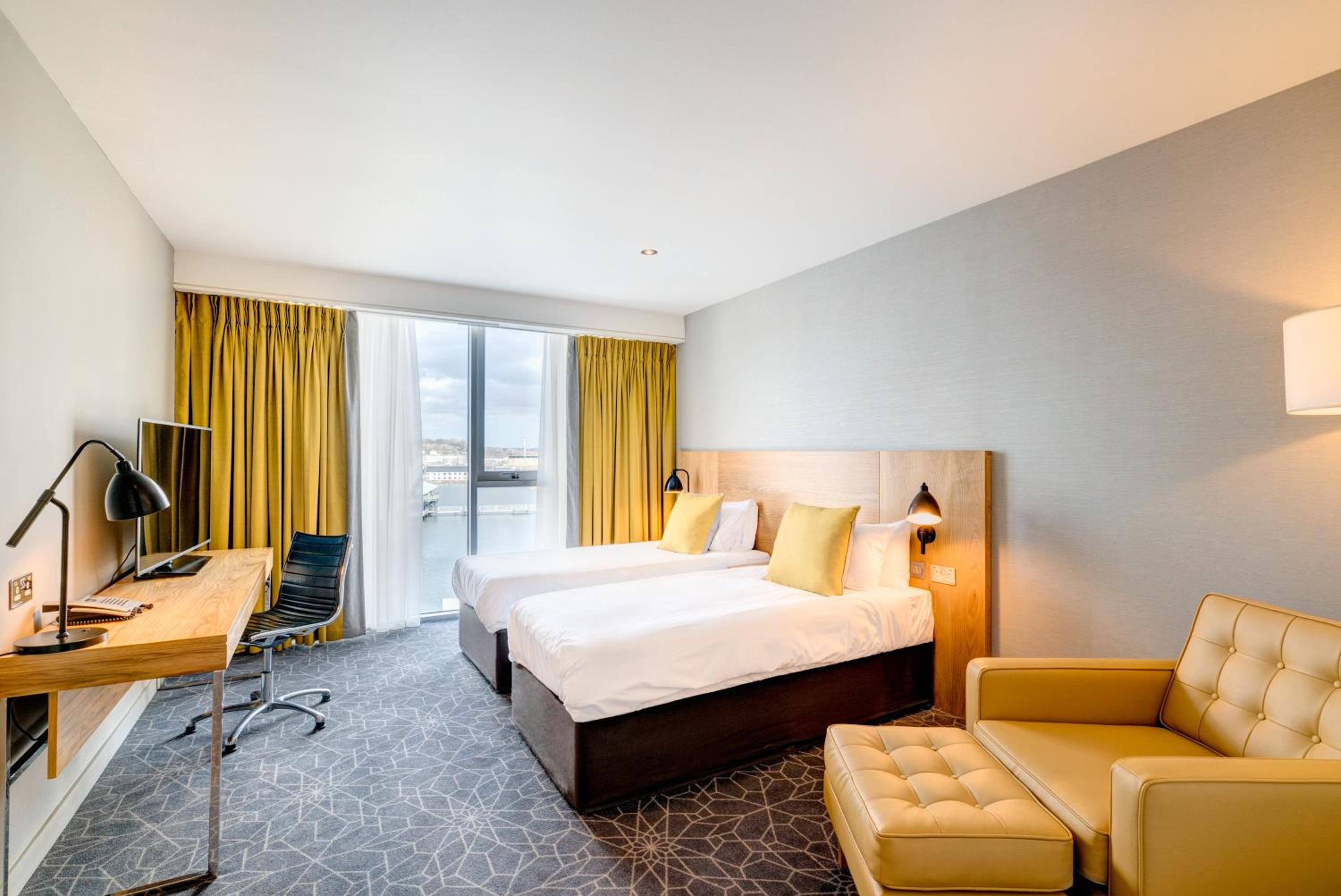 City Twin Room - Photo 1