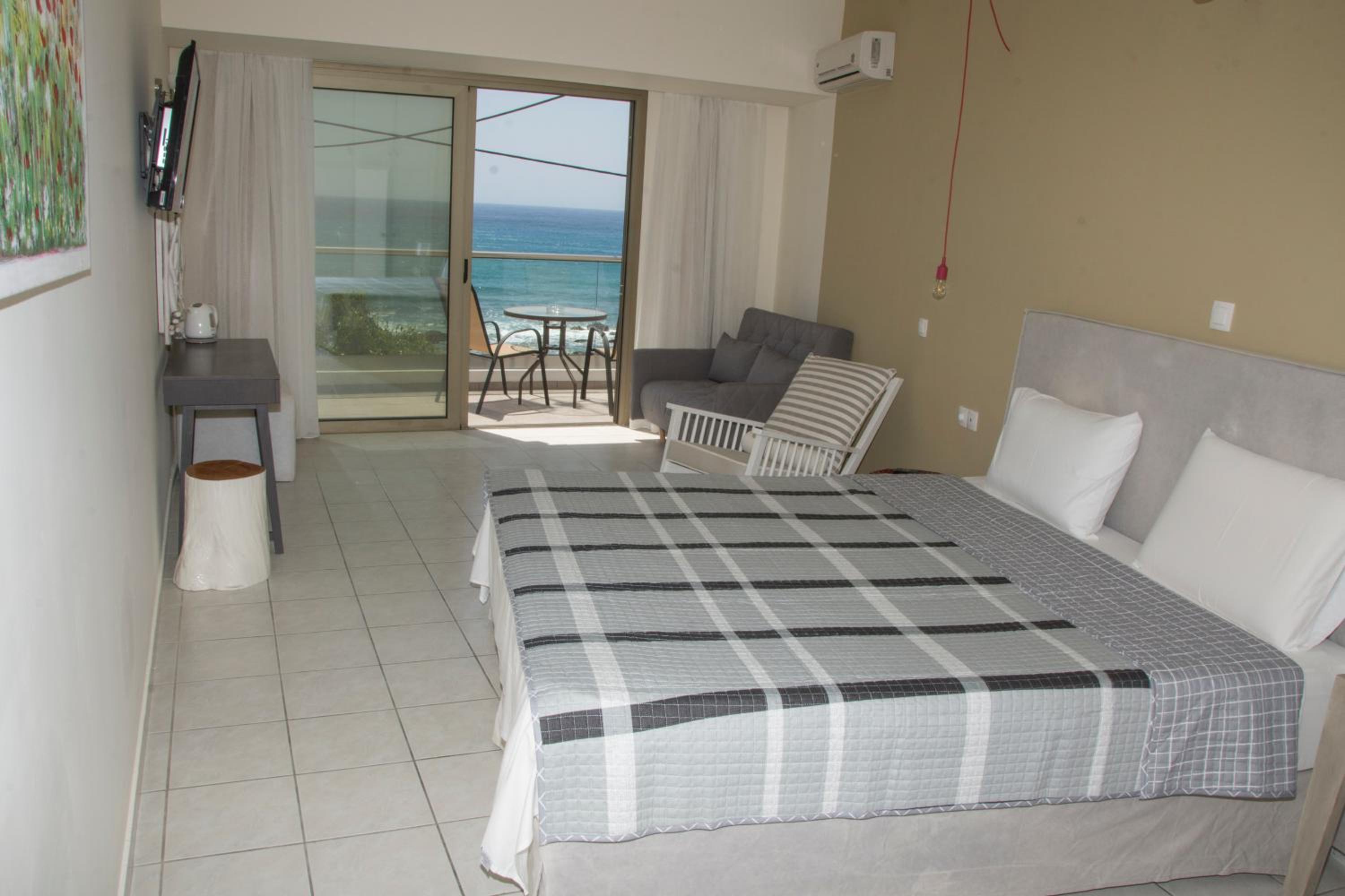 Superior Double Room with Sea View - Photo 15