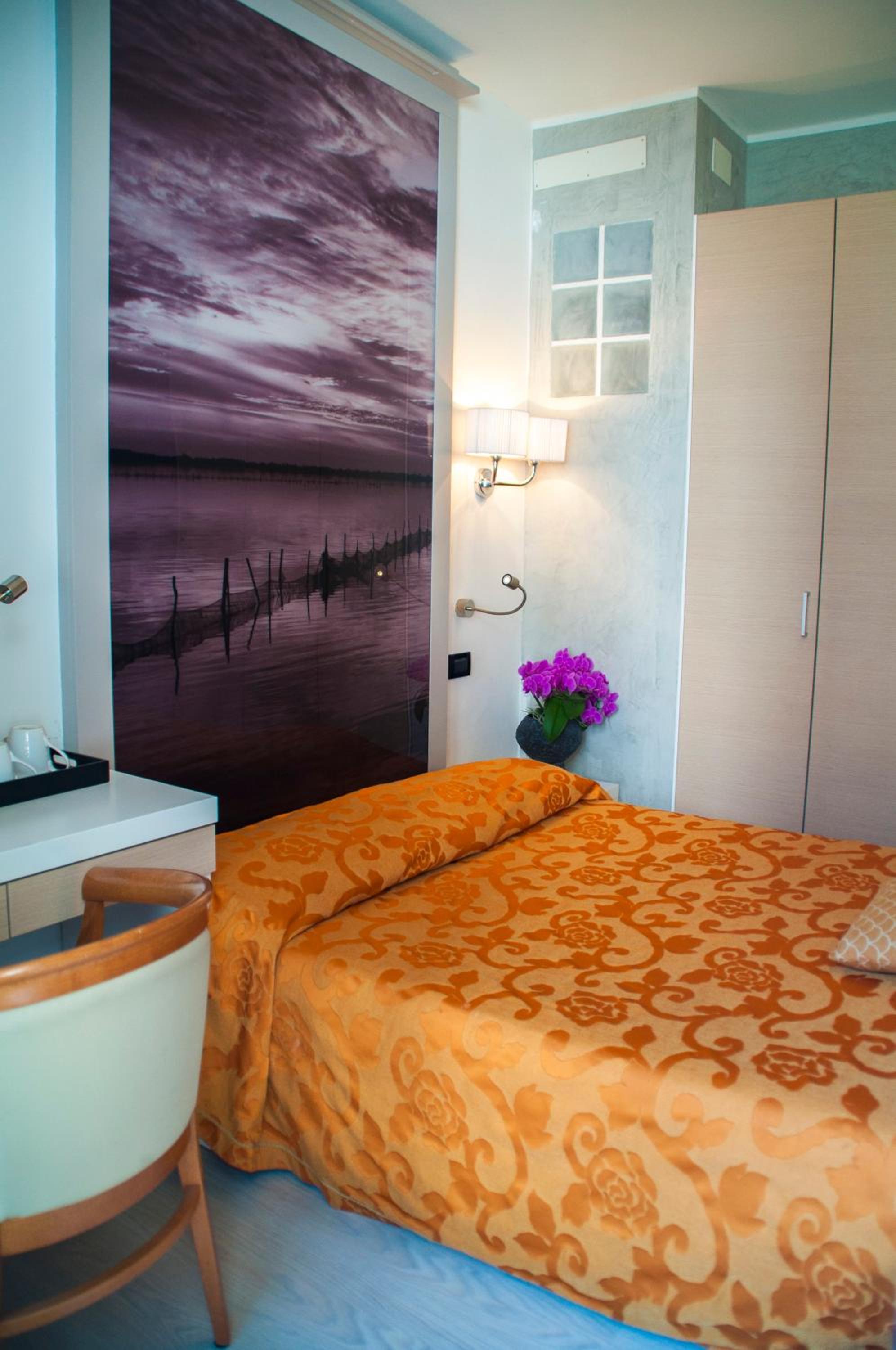 Small Double Room - Photo 3