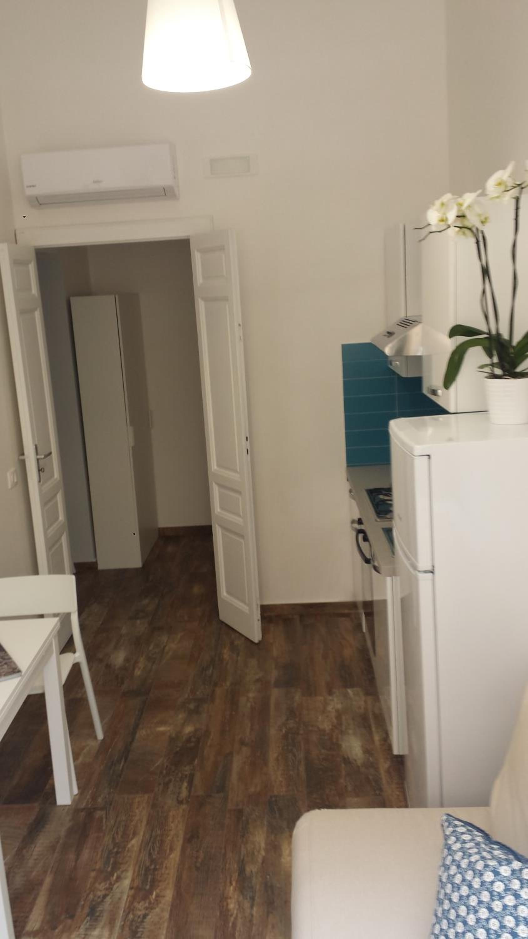 One-Bedroom House - Photo 3