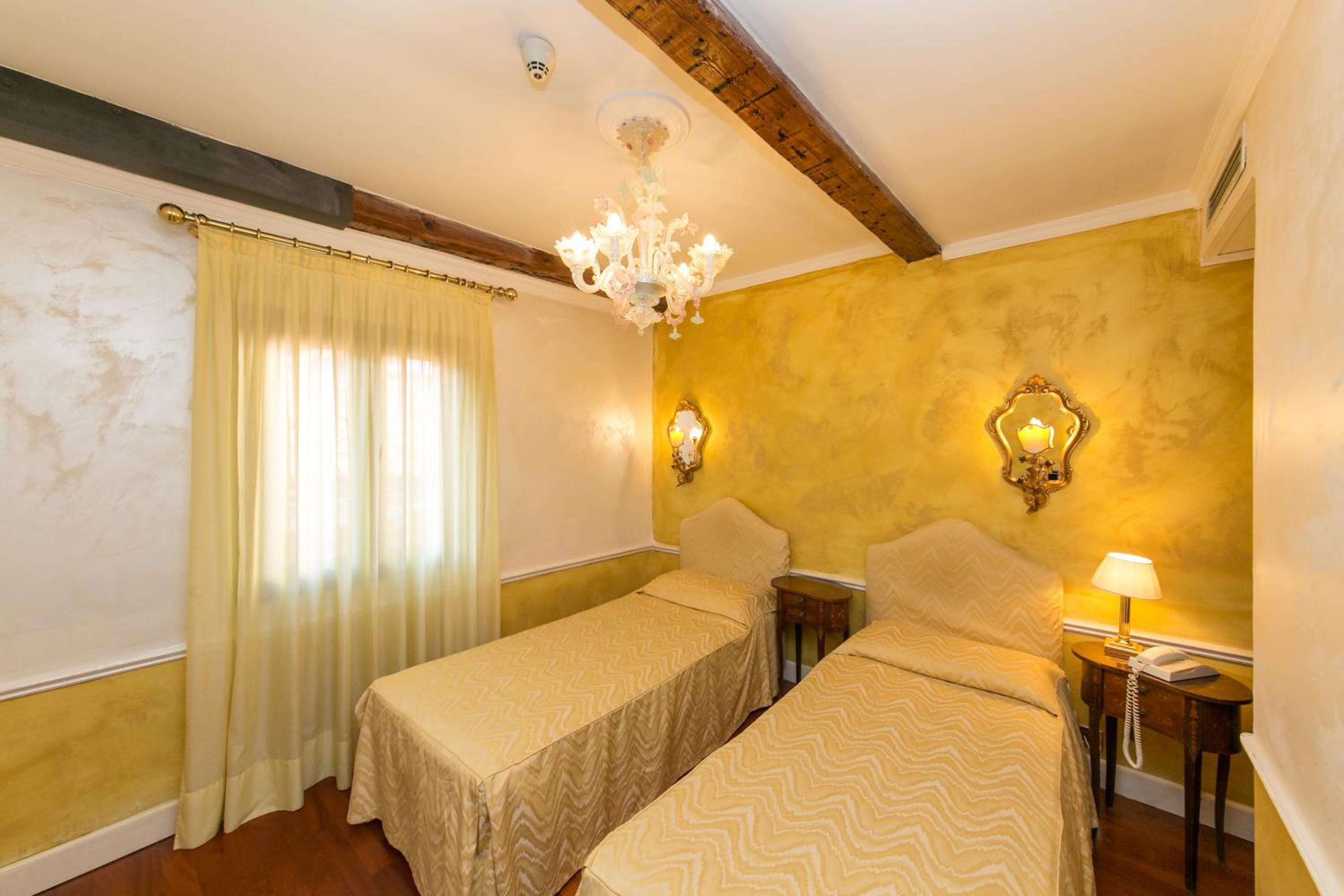 Double or Twin Room photo 3
