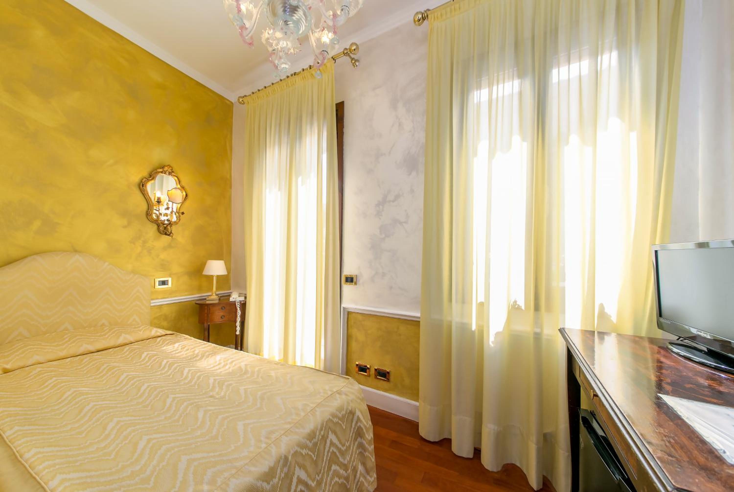 Single Room photo 3